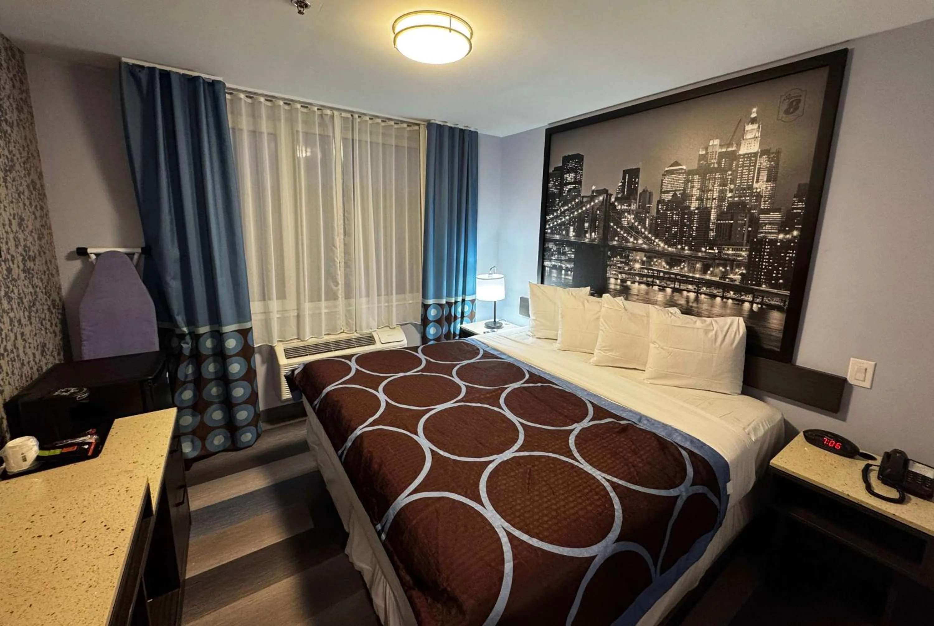 King Room with Roll-in Shower - Mobility Access/Non-Smoking in Super 8 by Wyndham Brooklyn Fulton Street Broadway Junction