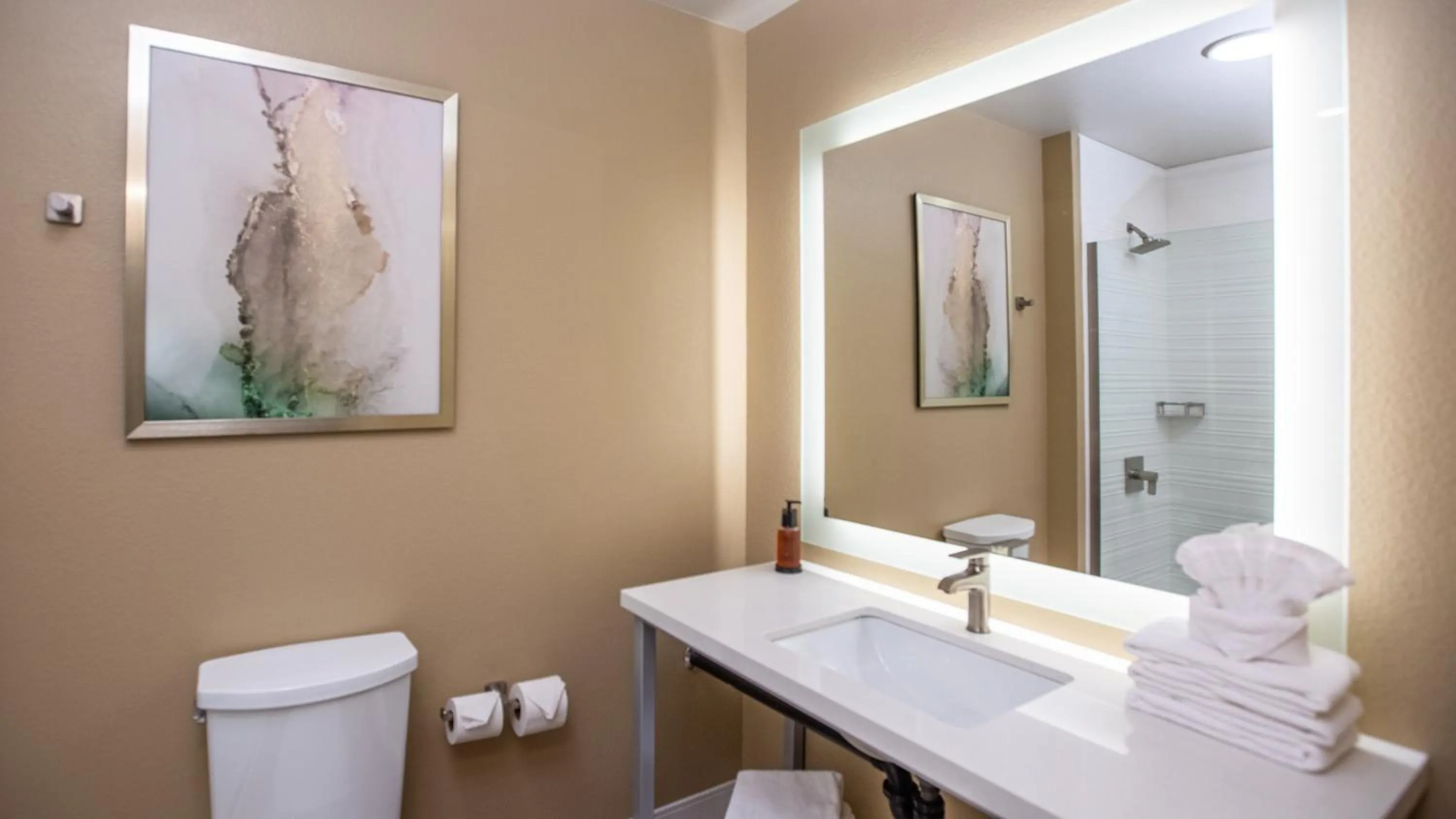 Superior Queen Room in Gold Dust West