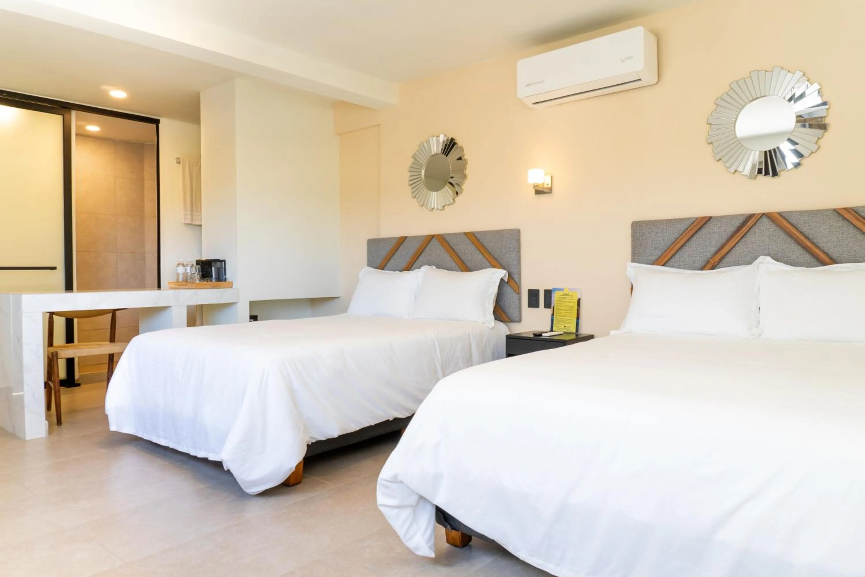 Deluxe Quadruple Room in Colmena Hotel Los Cabos Marina