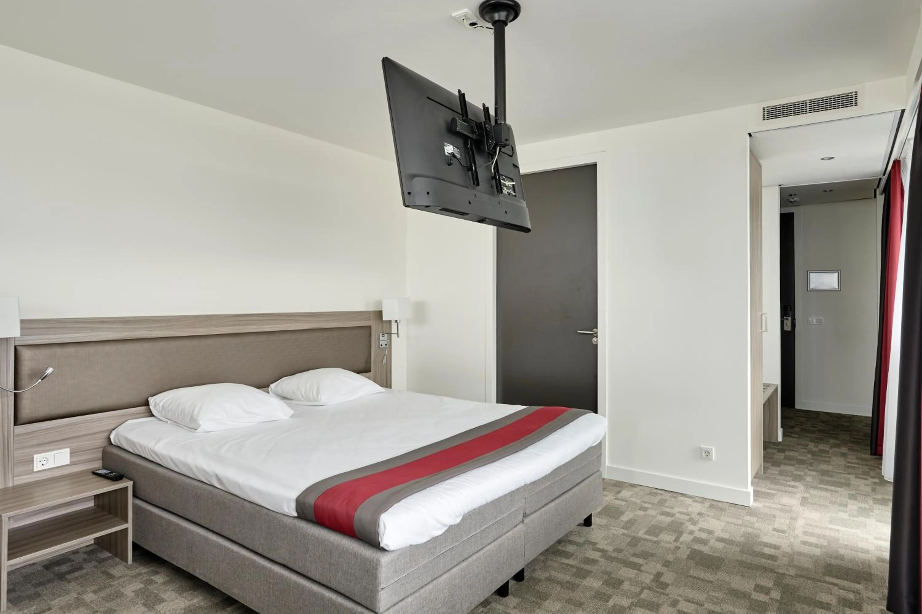 Deluxe Double Room in Fletcher Hotel-Restaurant Wings-Rotterdam