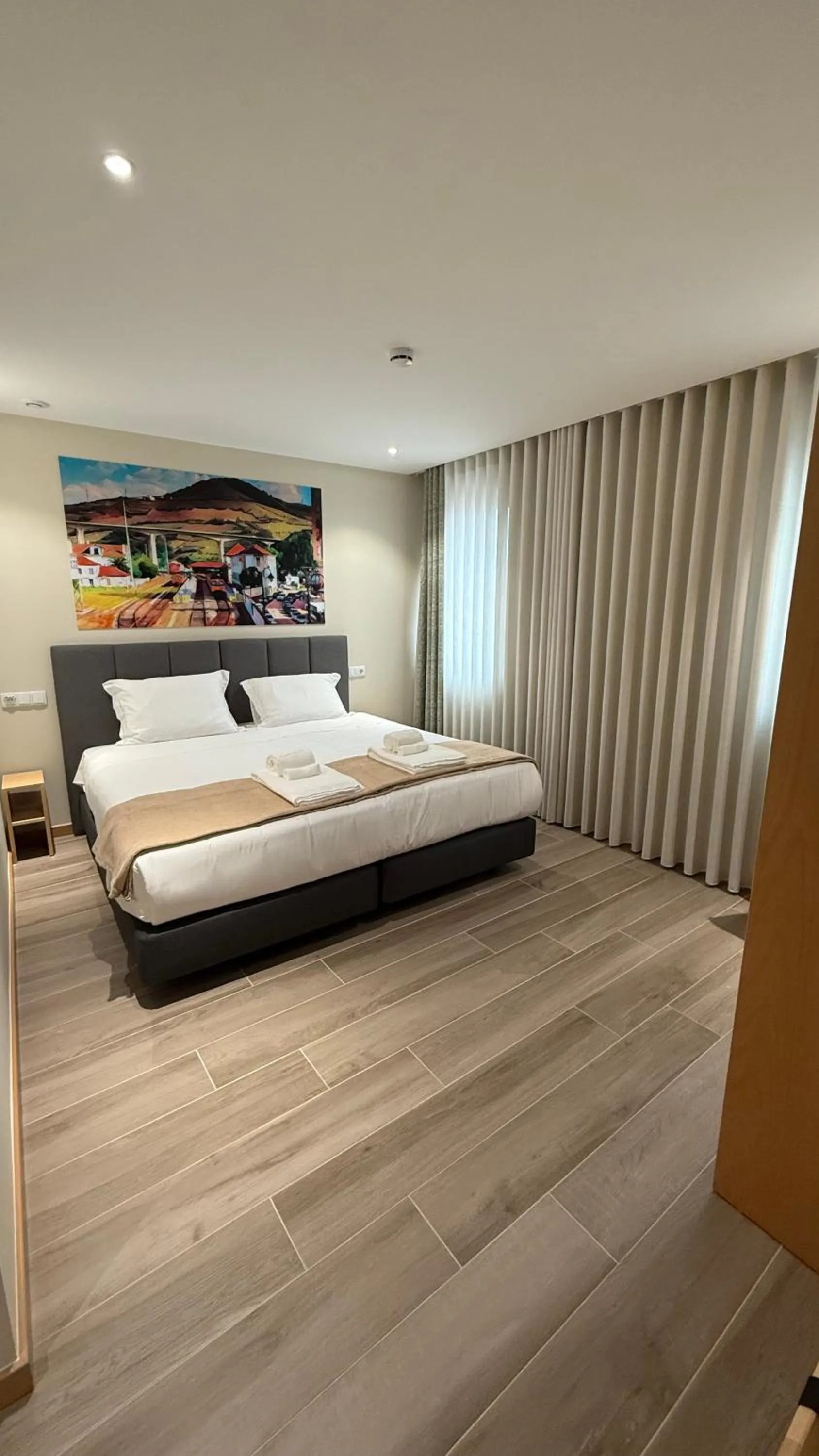 Superior Double or Twin Room in Oporto Station Hostel & Rooms