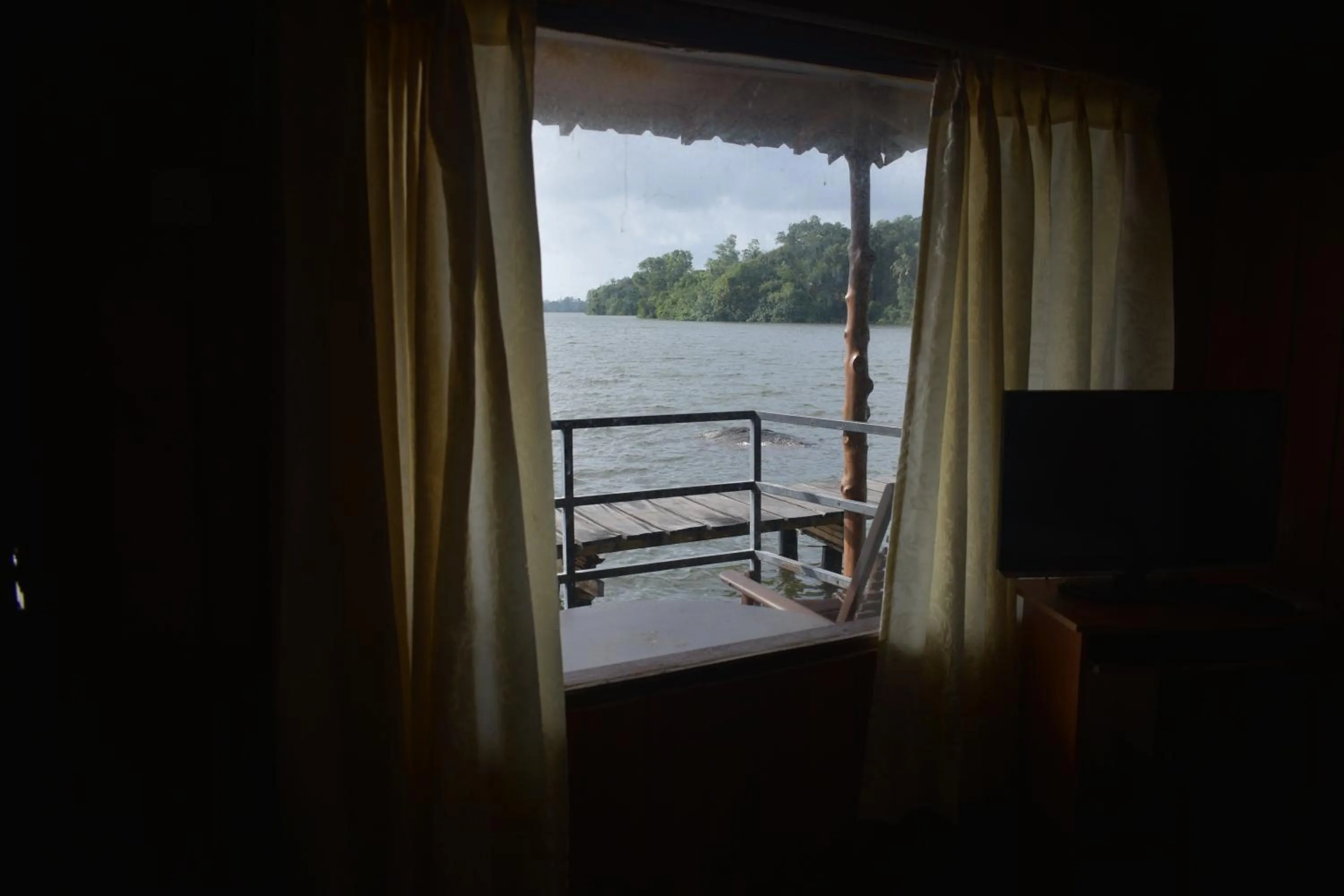 Family Room with Lake View - single occupancy in Shiny Lakeside Resort