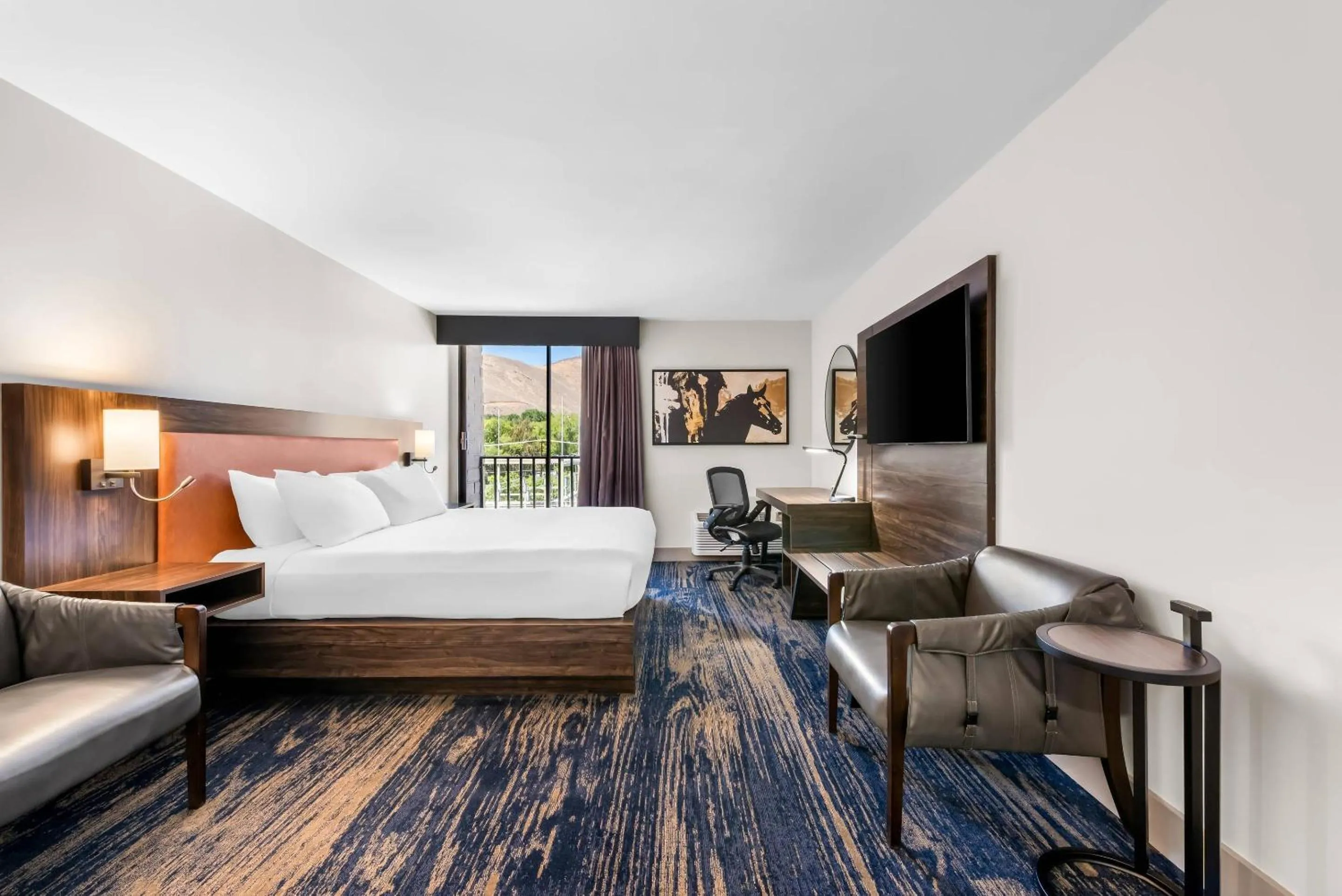 Deluxe King Room in The Federal Hotel Downtown Carson City, an Ascend Collection Hotel