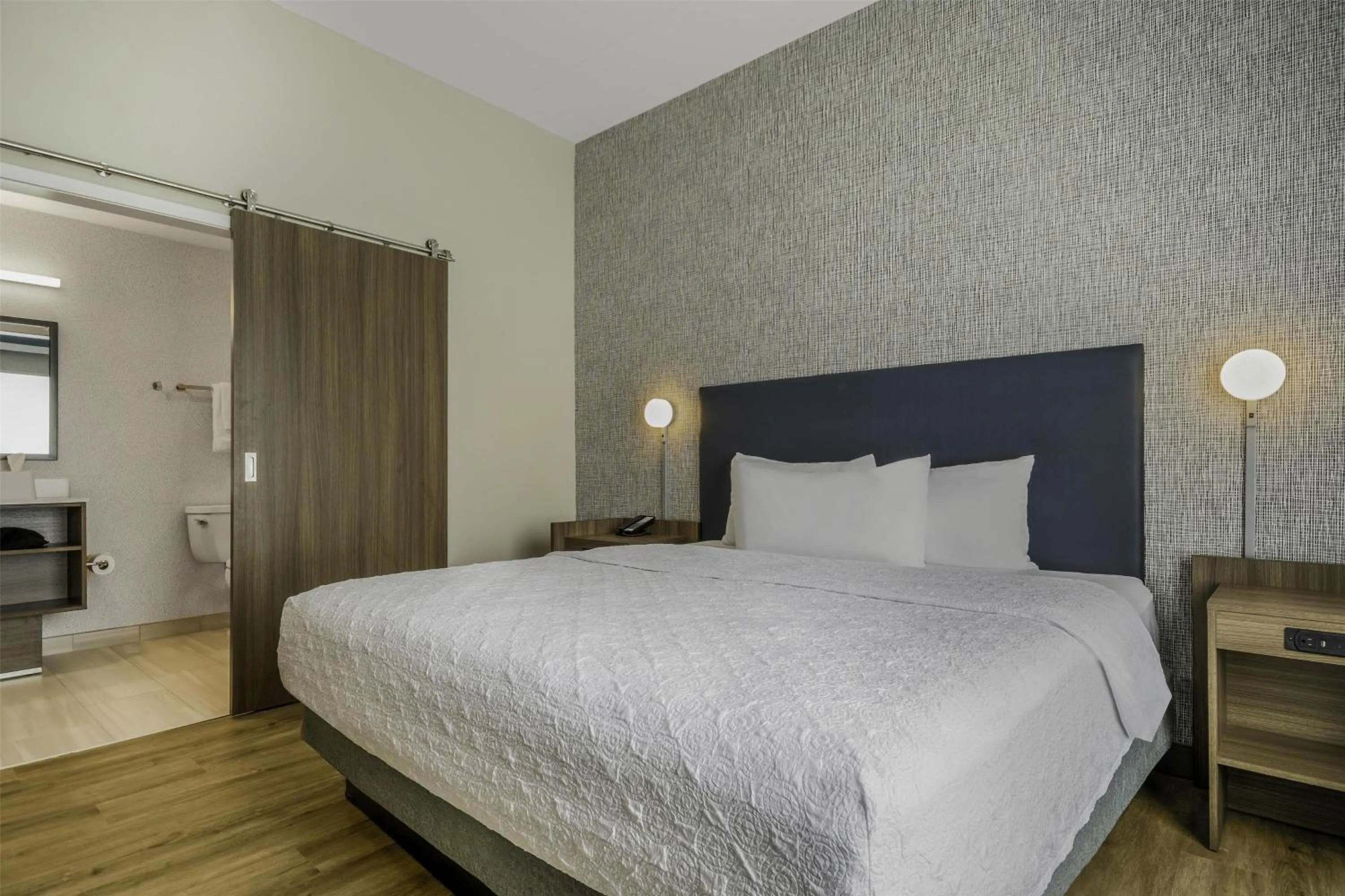 One-Bedroom King Suite in Home2 Suites By Hilton Cincinnati Midtown Oakley