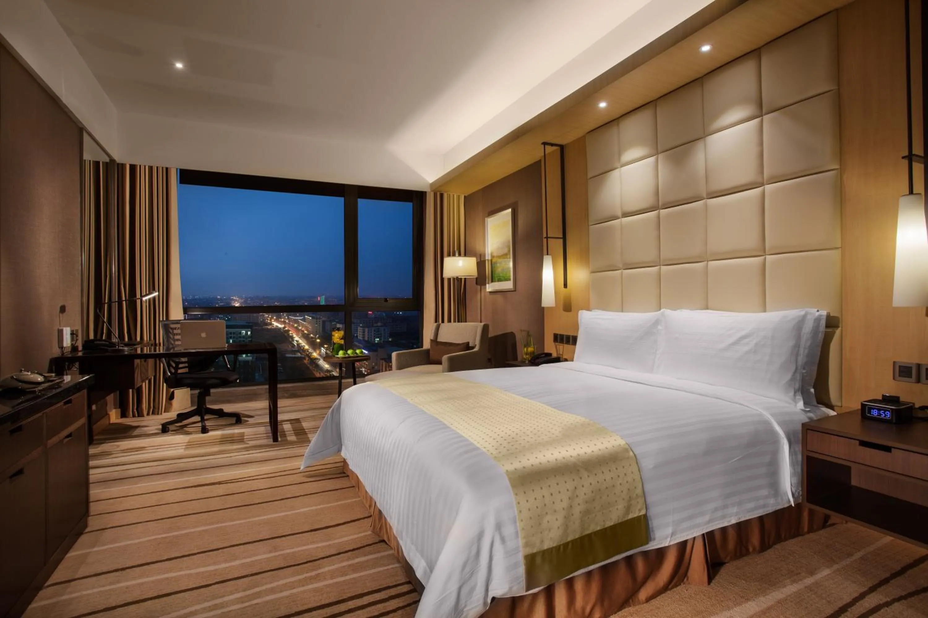 Standard King Room in Holiday Inn Putian Xiuyu by IHG