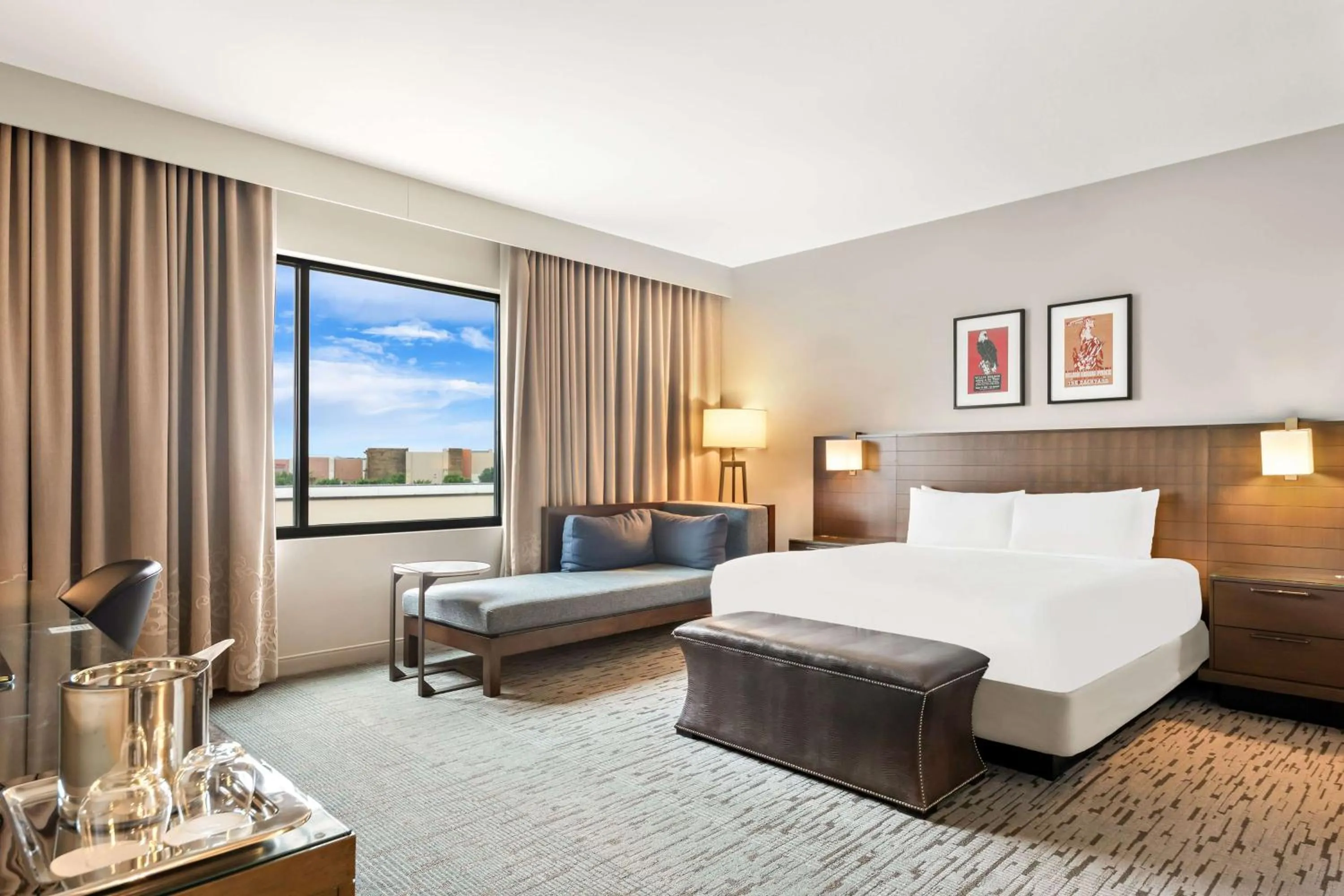 Preferred Corner King Room with Pool View - single occupancy in Sonesta Bee Cave Austin Hill Country