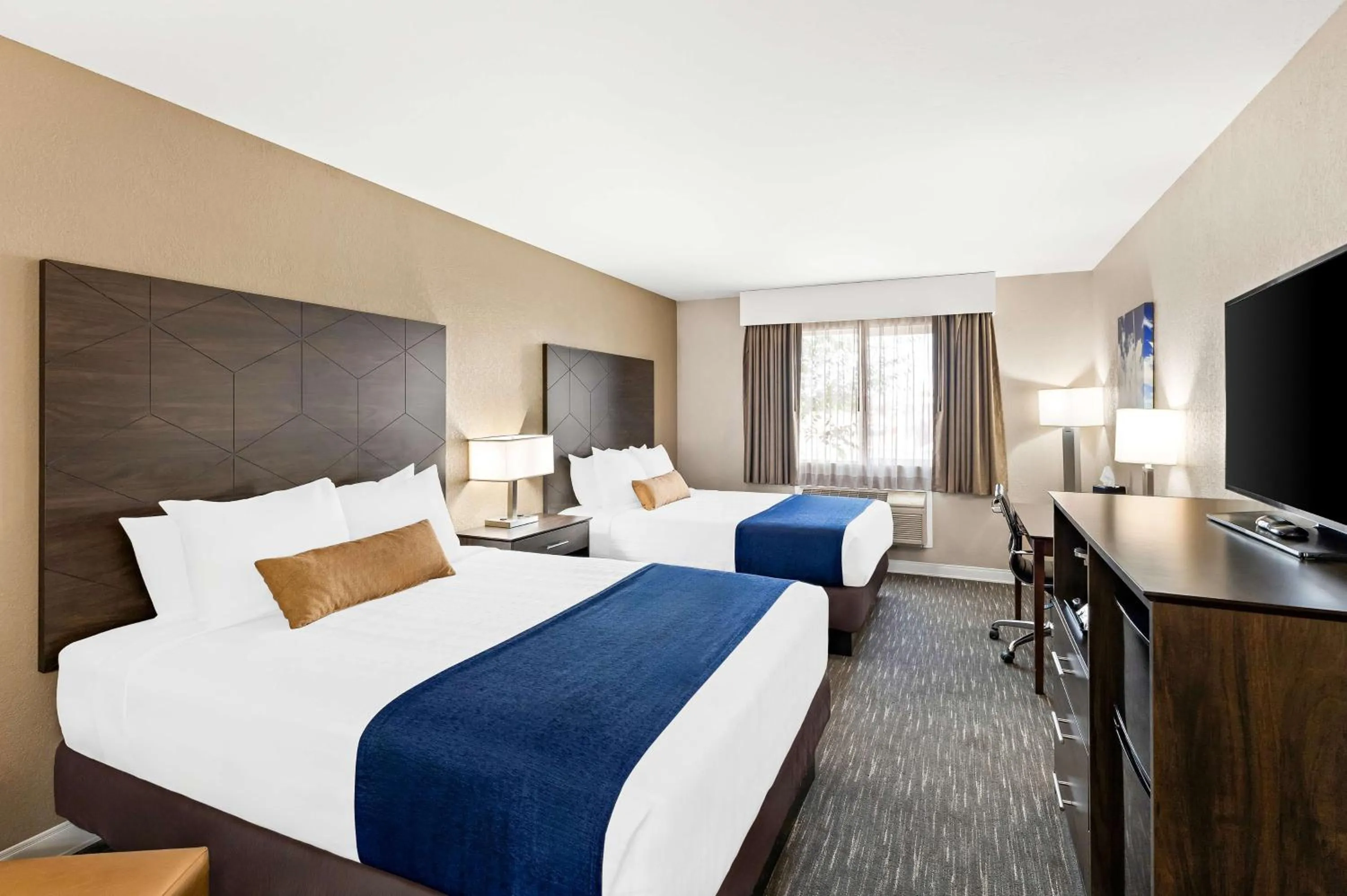 Queen Room with Two Queen Beds in Best Western Snowflake Inn