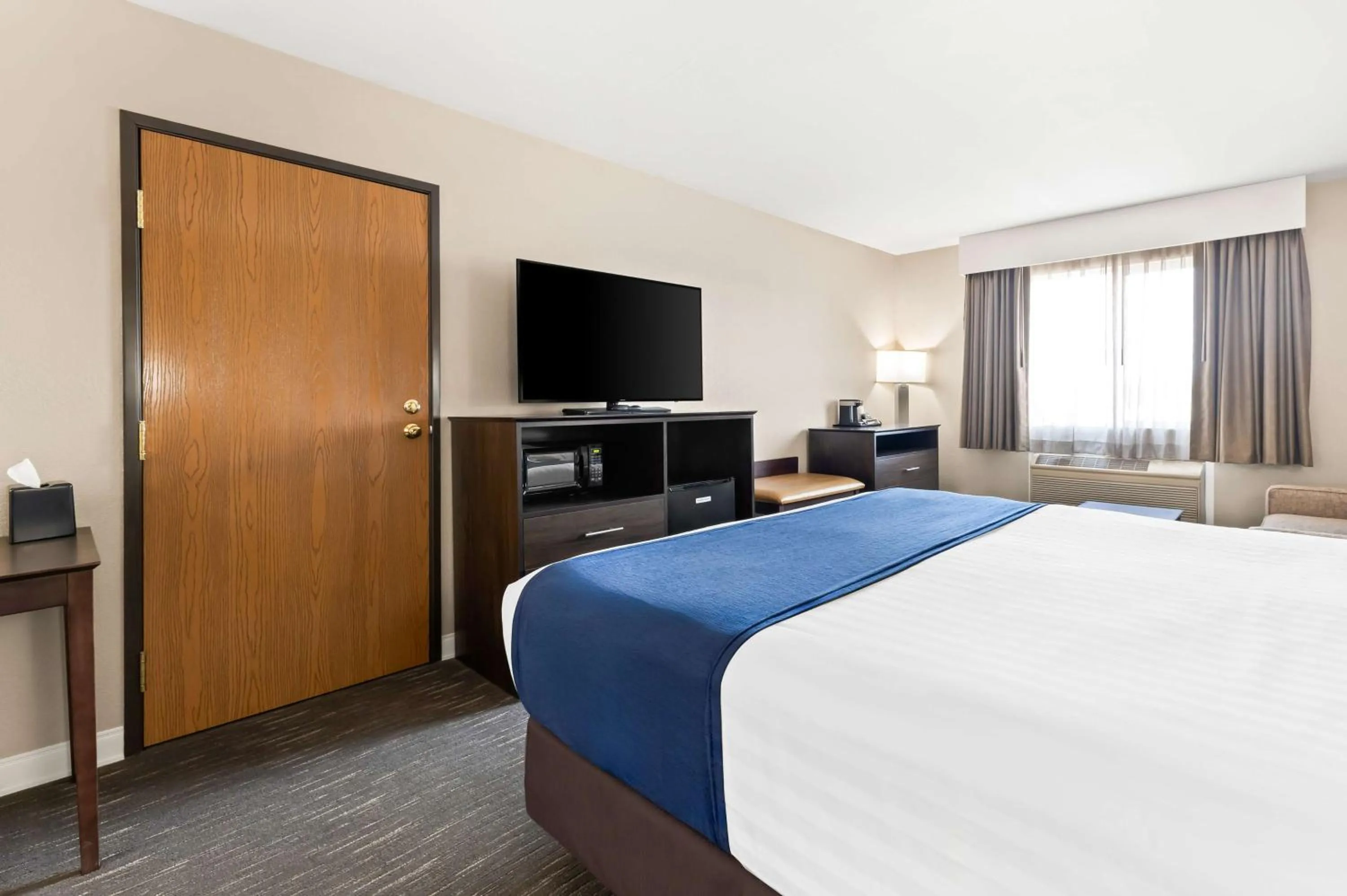 King Suite with Sofa Bed and Spa Bath - Non-Smoking in Best Western Snowflake Inn