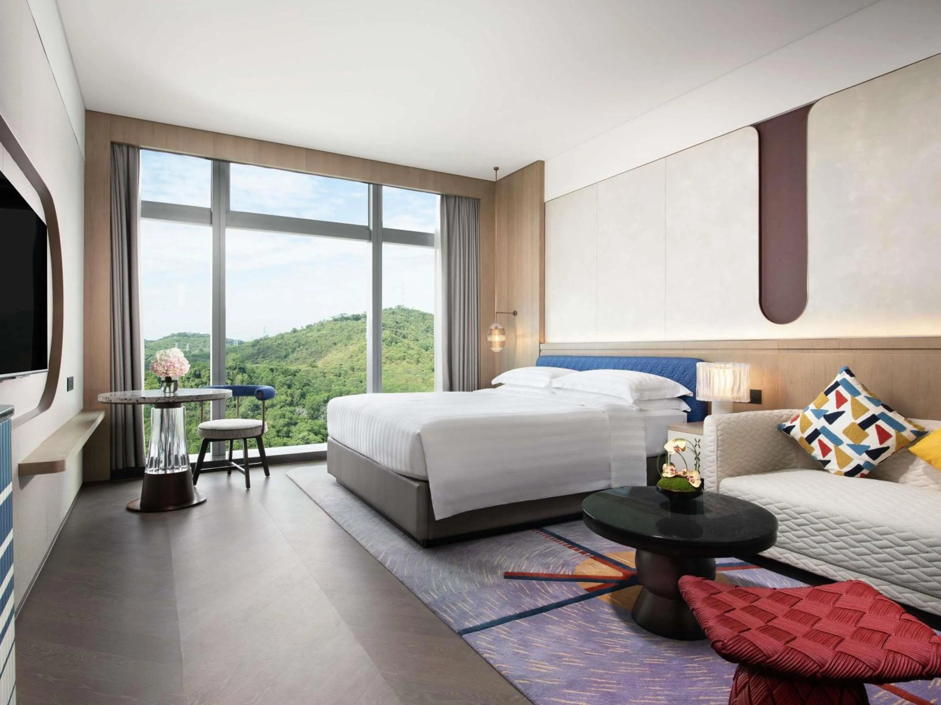 Executive Deluxe King Room with Garden View and M Lounge Access in Fashion Town Hotel Shenzhen MGallery Collection