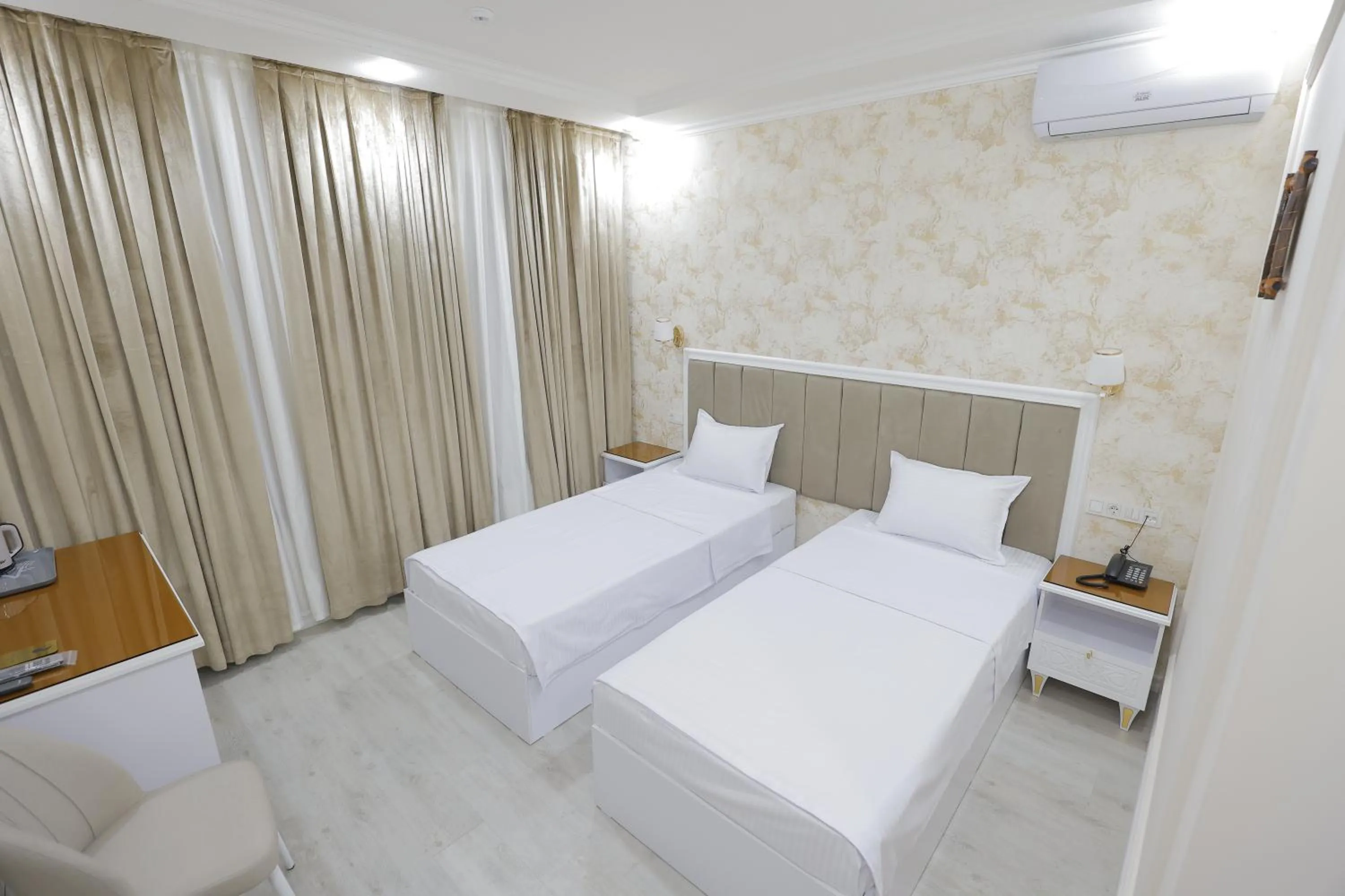 Twin Room with City View in Beksaroy