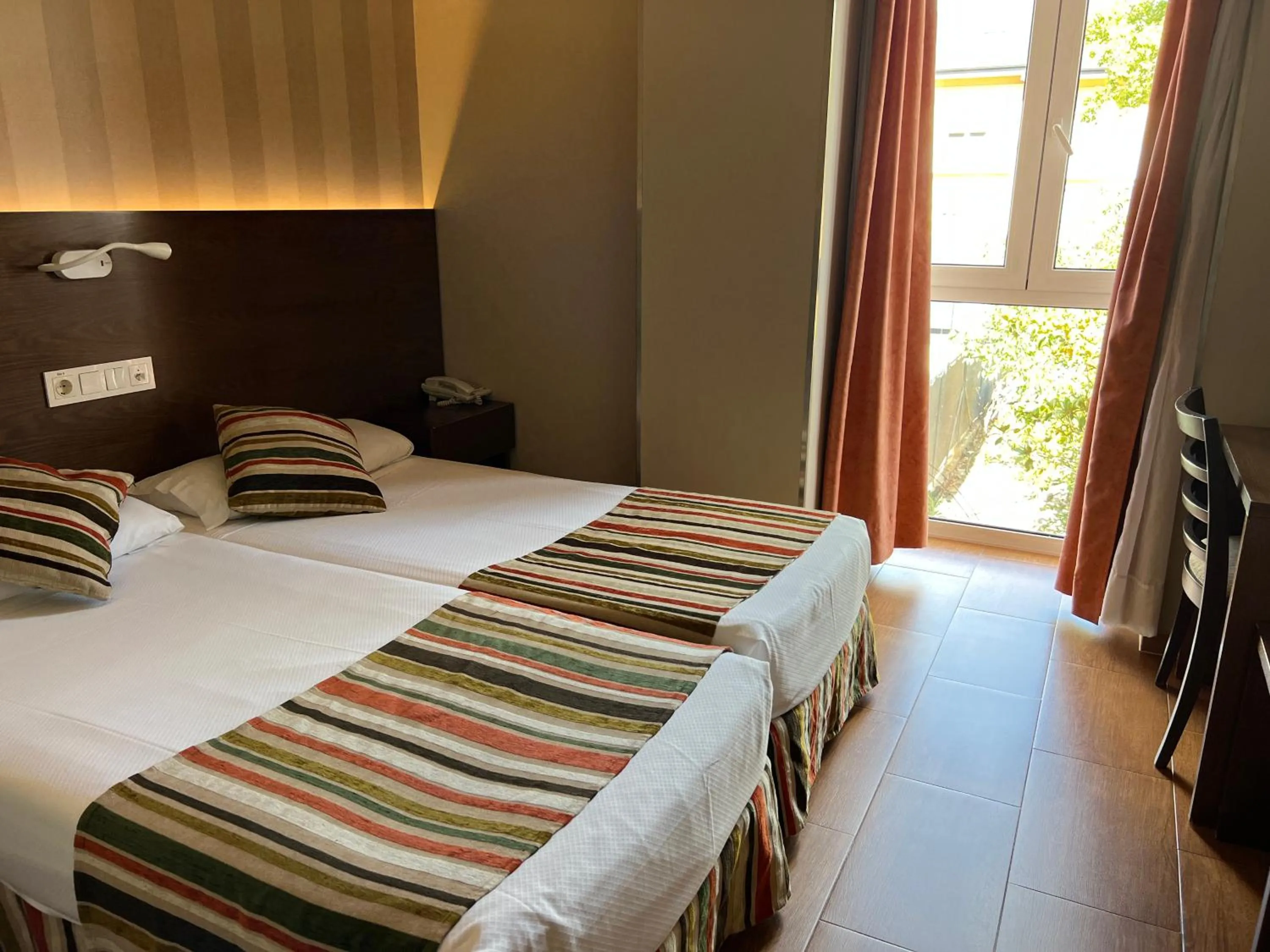 Twin Room in Hostal Los Coronales