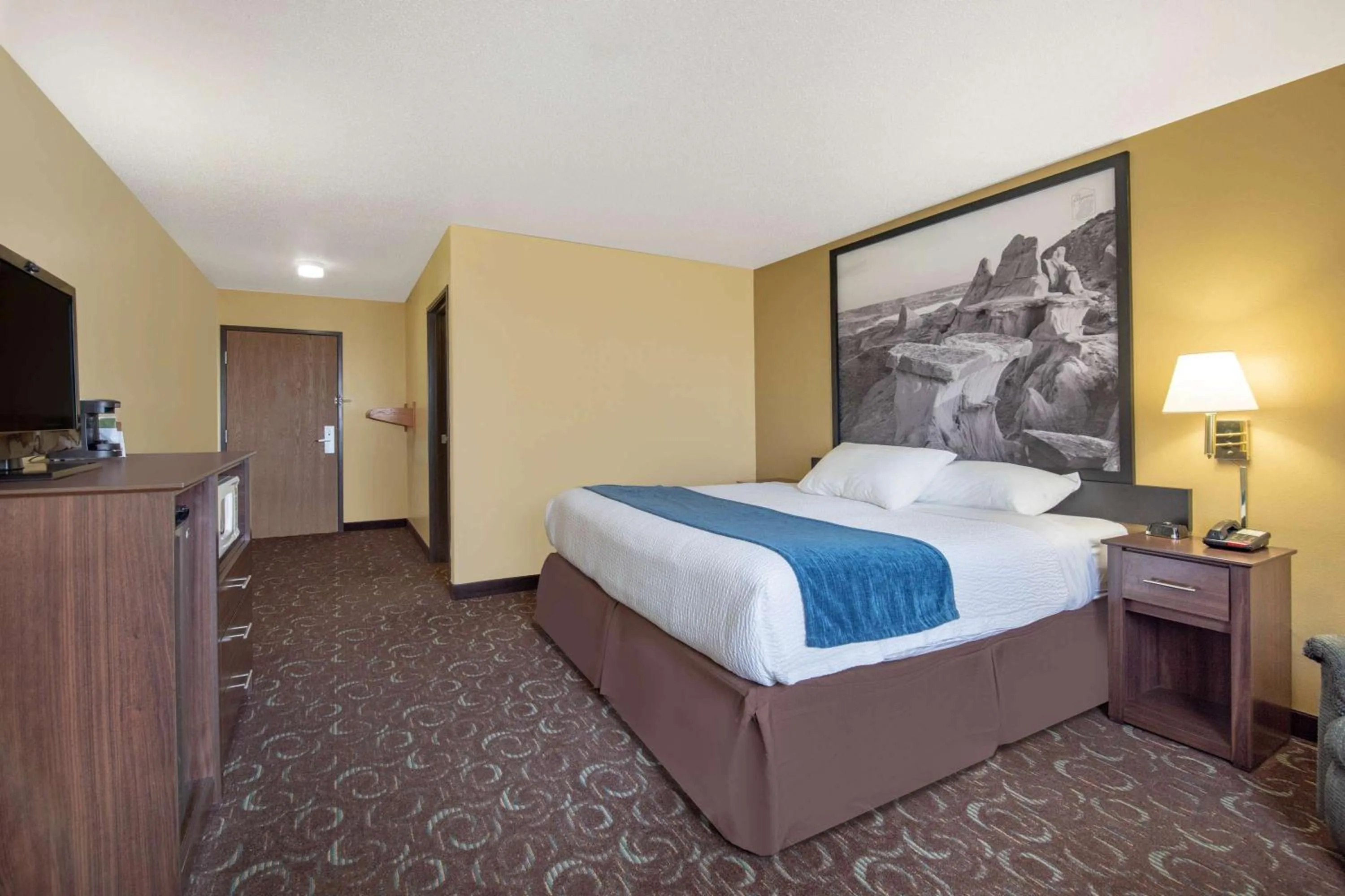 King Room - Disability Access/Non-Smoking in Four Seasons Inn
