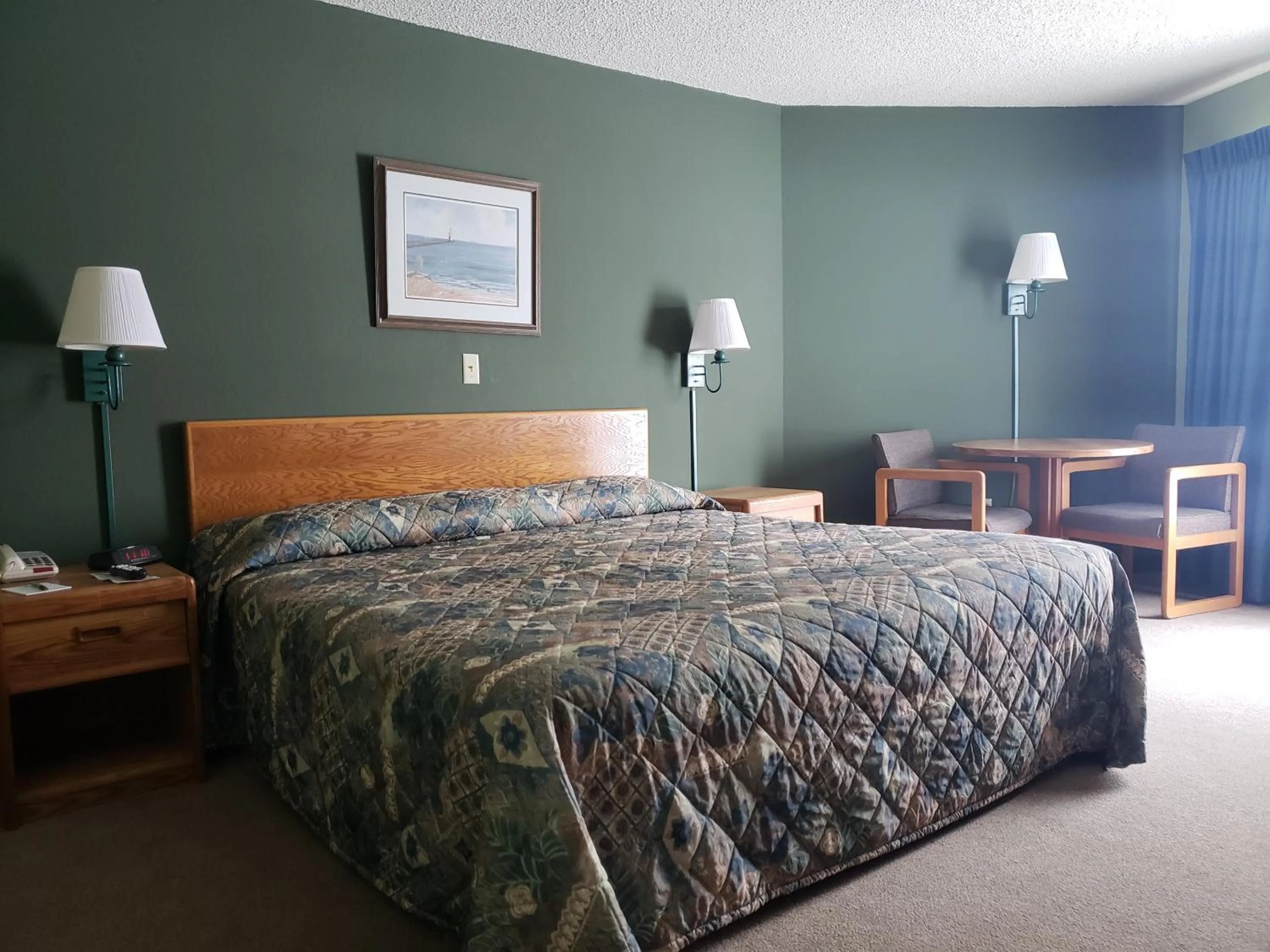 King Handicap Accessible with Harbor View in Harbor Lights Lodge