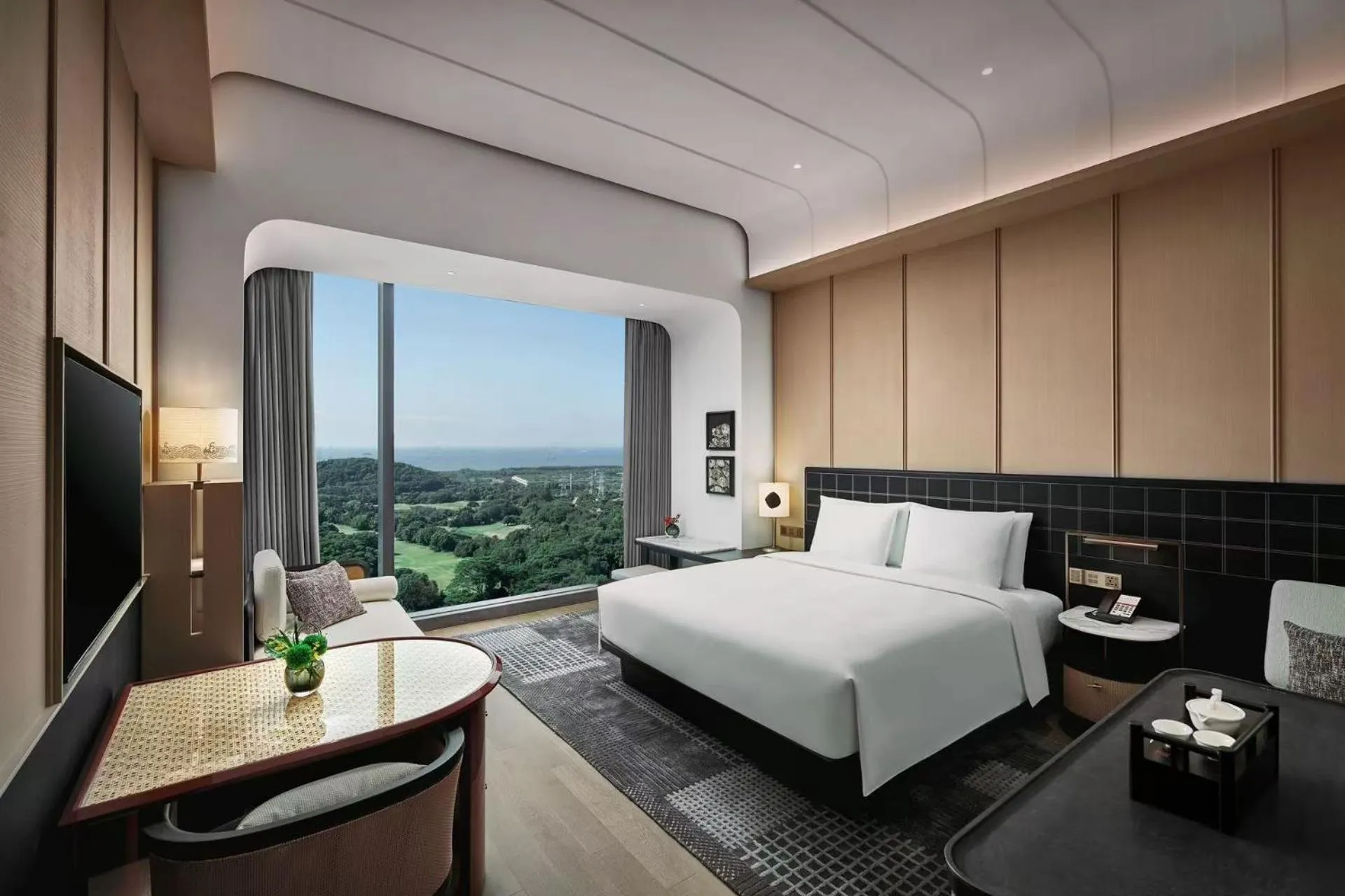 King Room with Sofa Bed - Non-Smoking in HUALUXE Shenzhen Bao'an