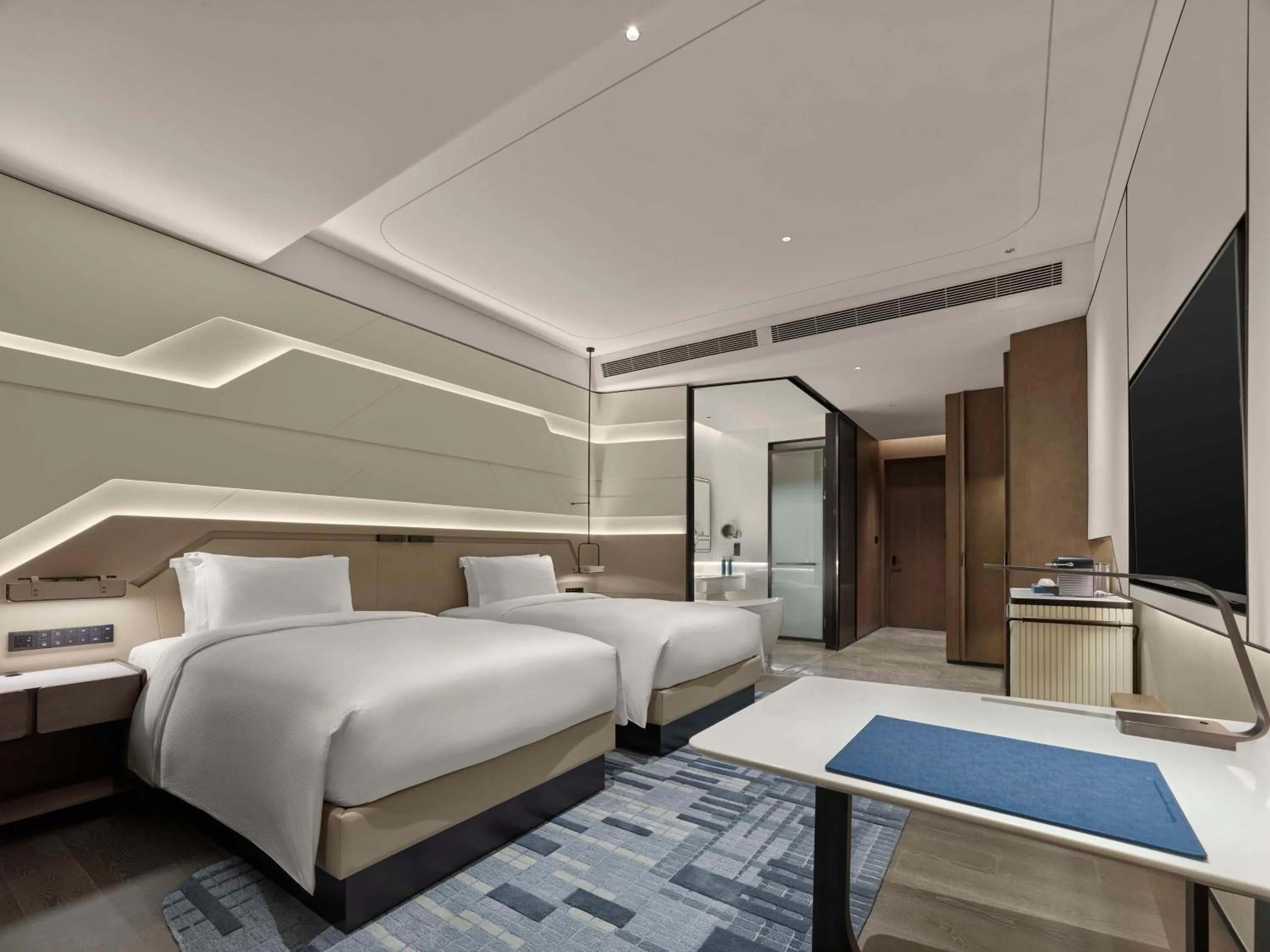 Executive Twin Room - Airport View in Hilton Shanghai Hongqiao International Airport