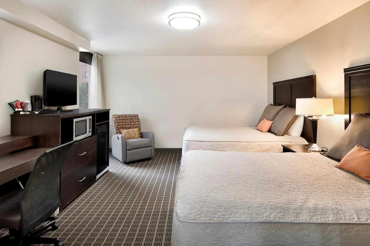 Queen Room with Two Queen Beds in Aspen Select