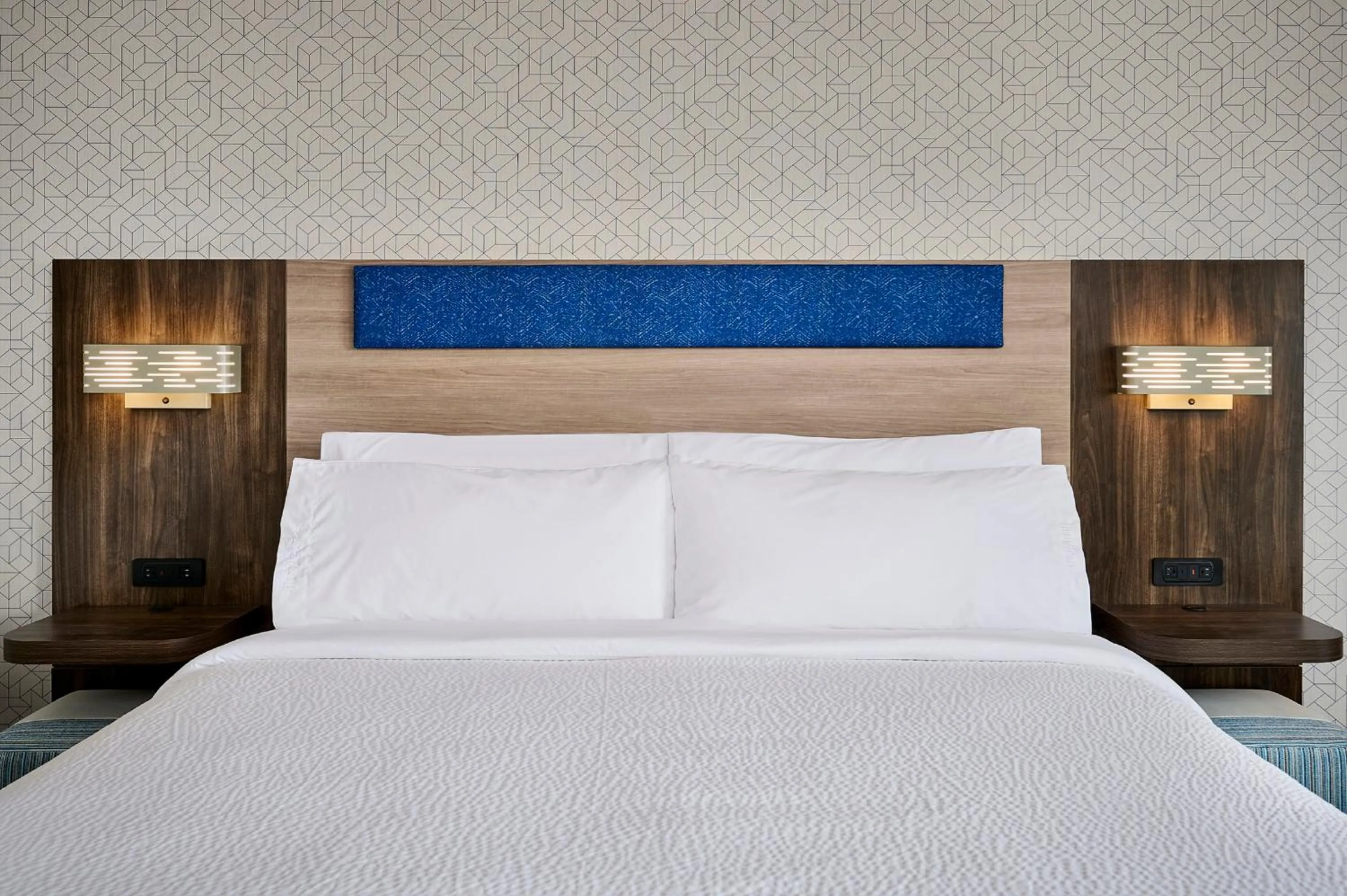 Standard King Room in Holiday Inn Express Hamilton - Upper James by IHG