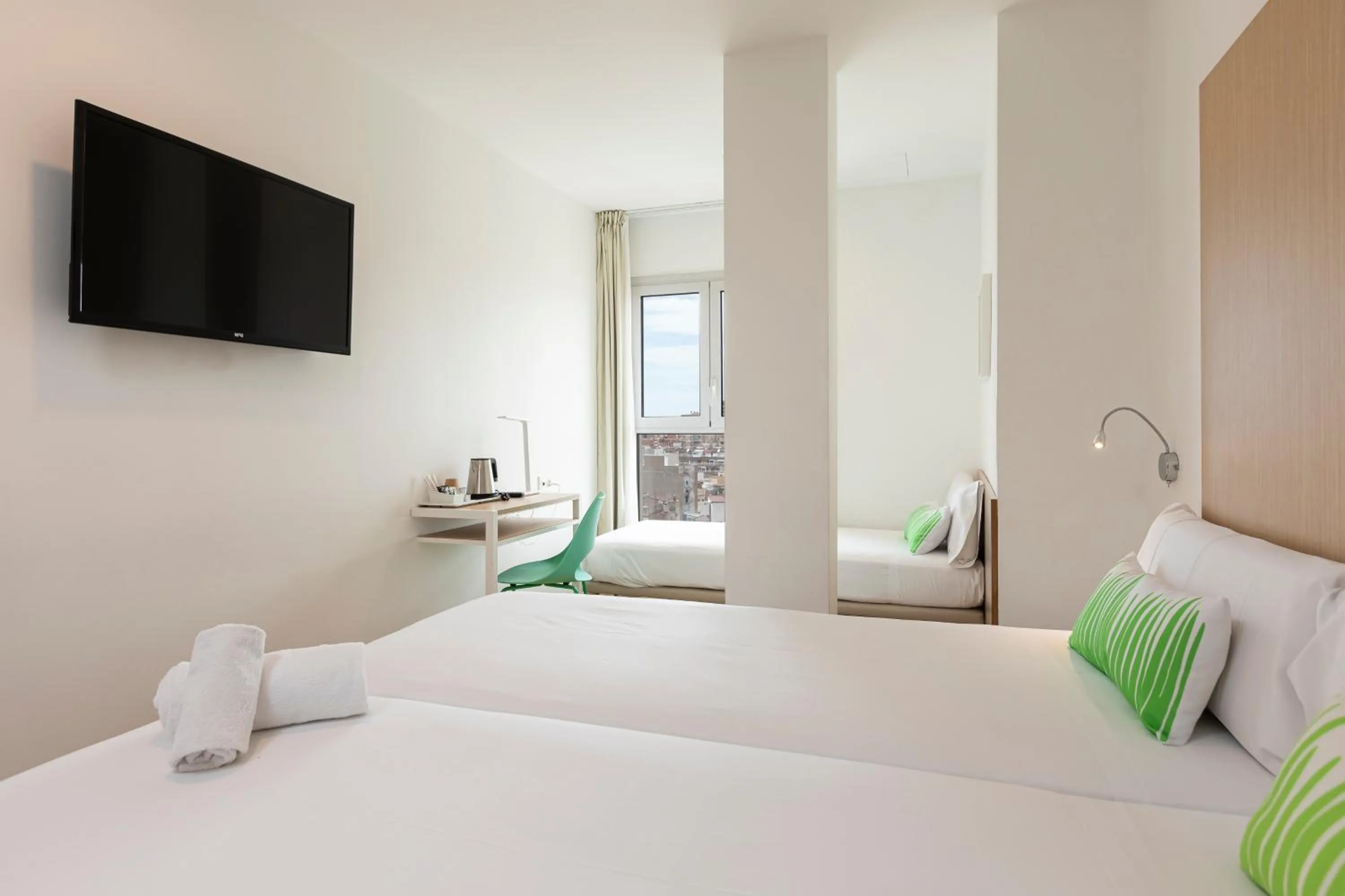 Twin Room with Extra Bed in SmartRoom Barcelona