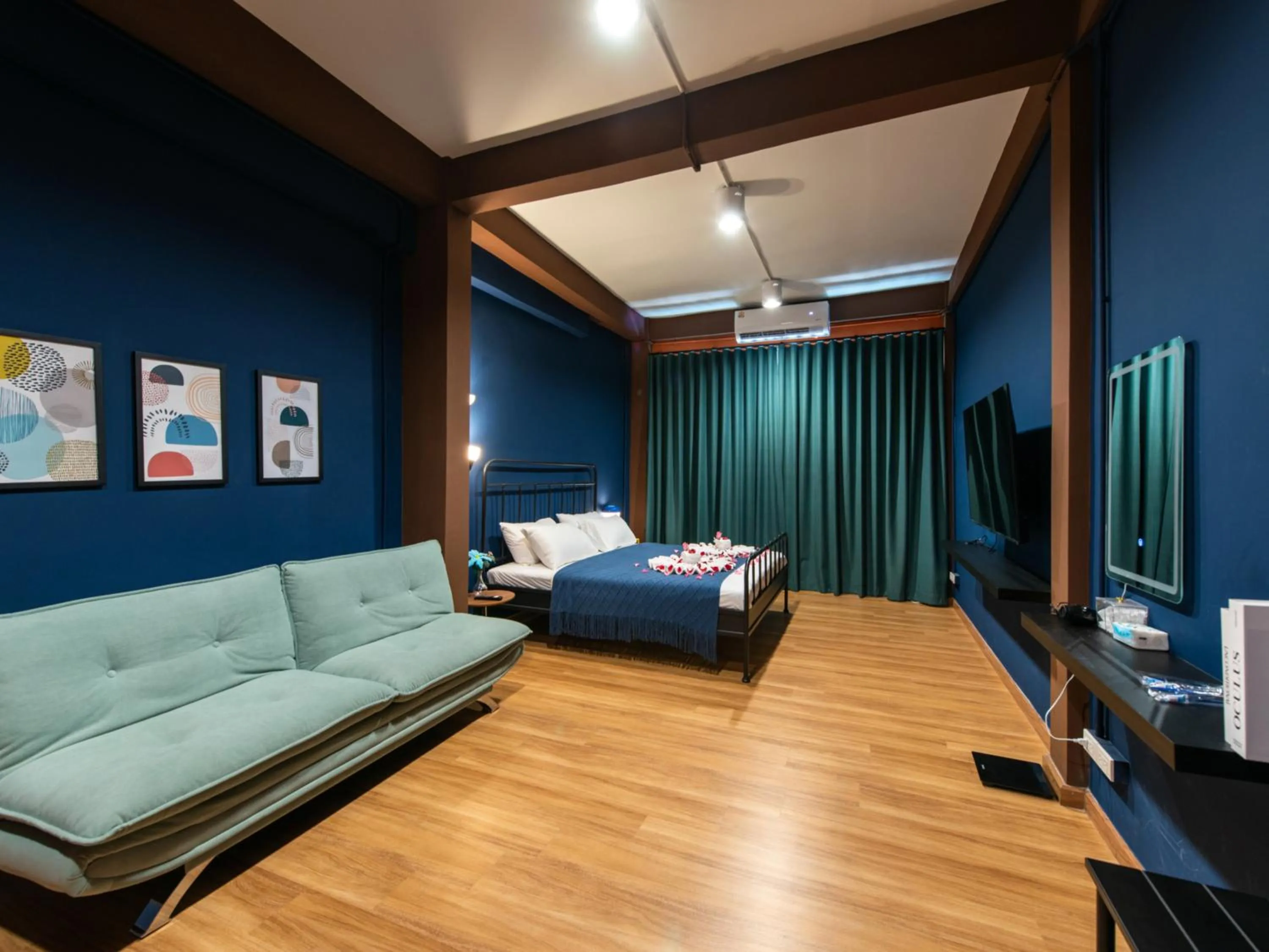 Deluxe King Room in The City Yaowarat