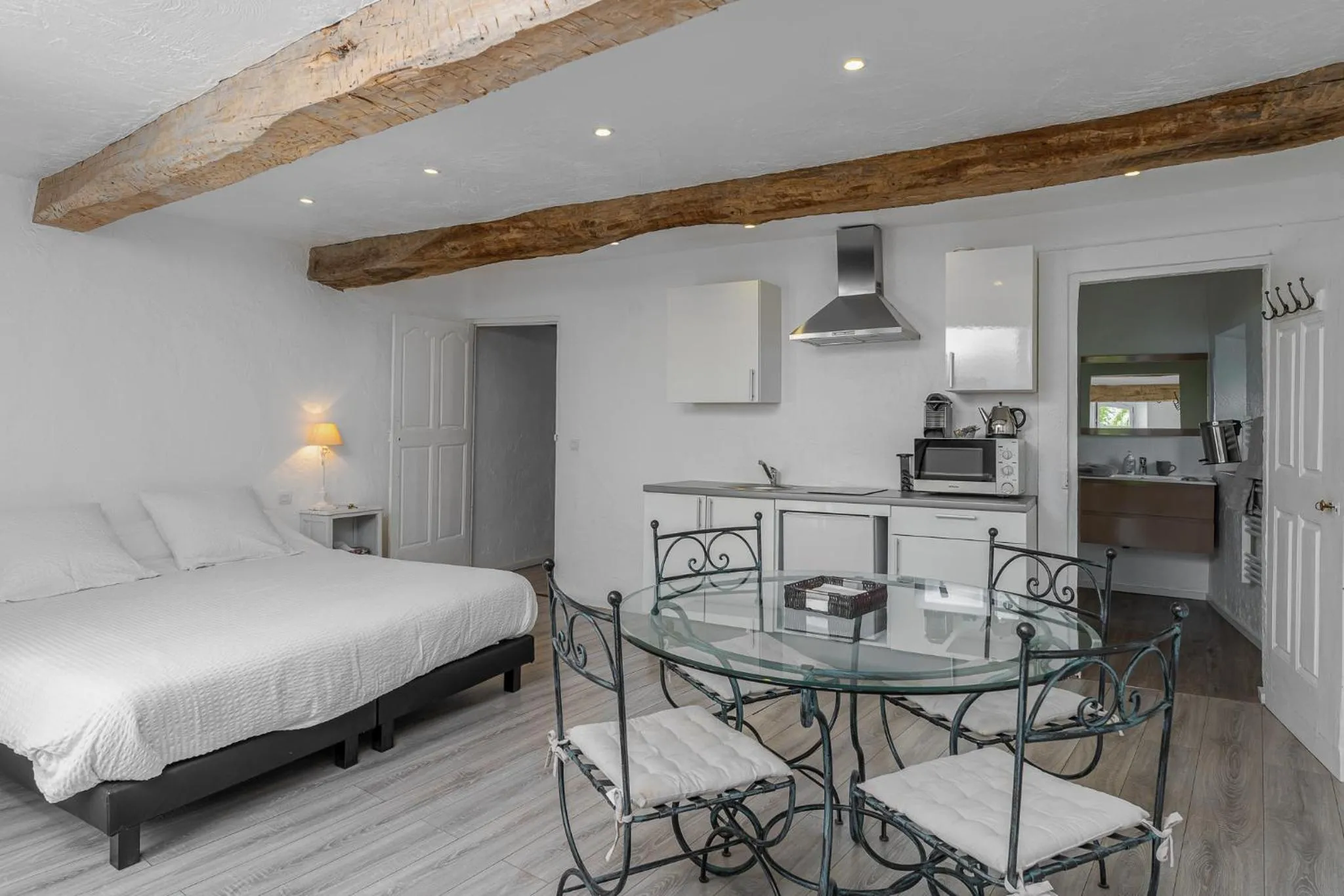 Family Suite with King Size Bed in Maison Carles BnB