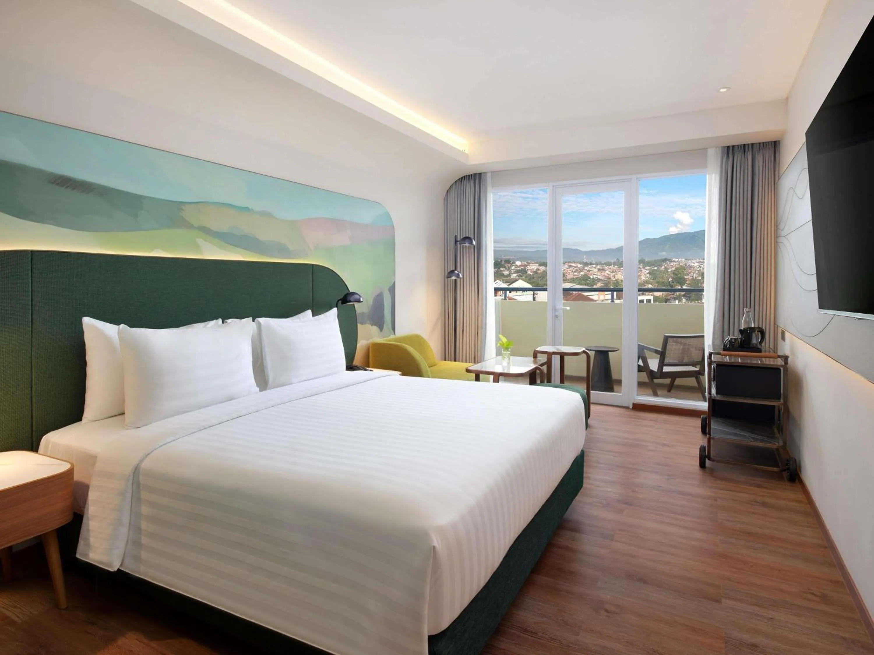 Privilege Twin Room with Balcony in Mercure Garut City Center