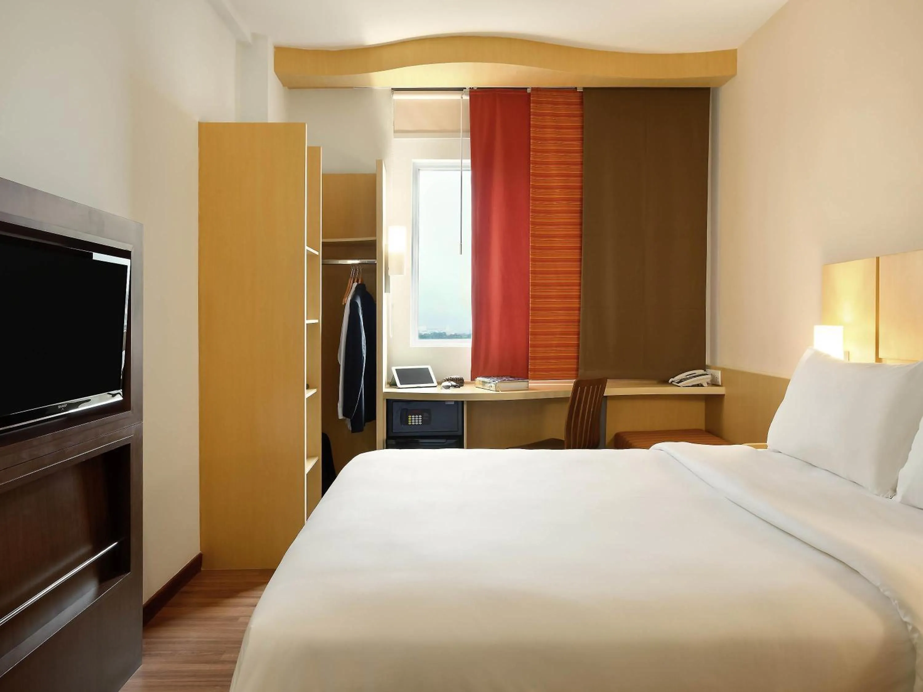 Standard Double Room - City Side in Ibis Bandung Pasteur