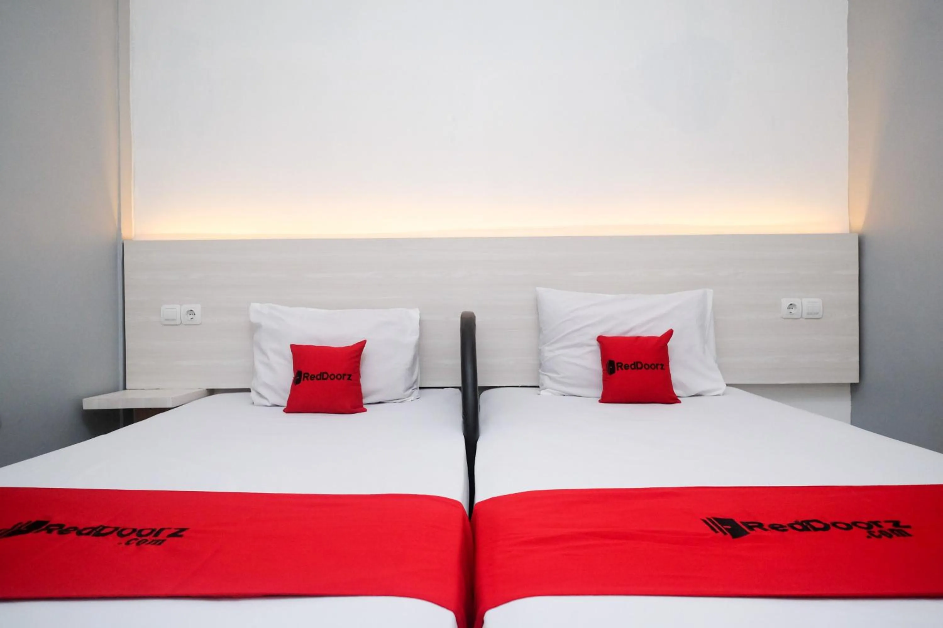 Standard Twin Room in RedDoorz near Exit Tol Pekalongan