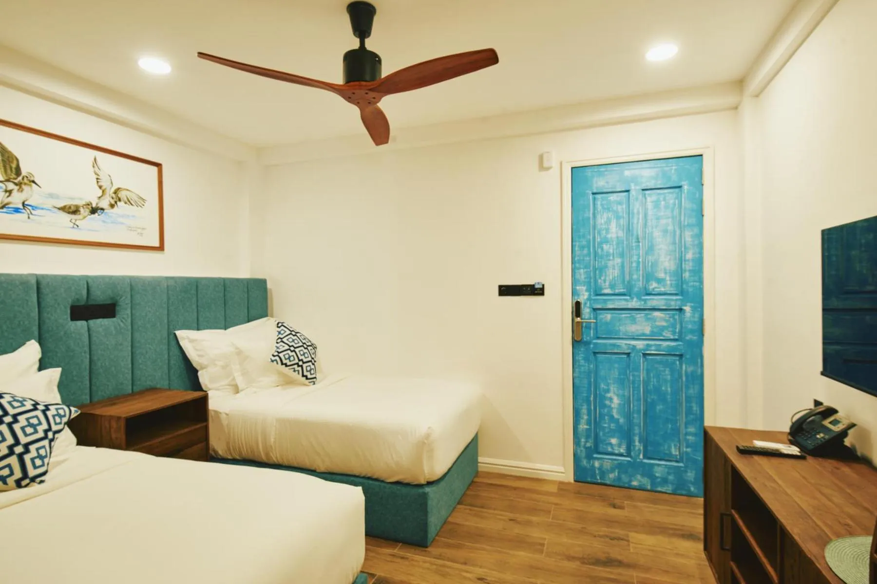 Deluxe Double or Twin Room in Beach Hotel Dhigurah