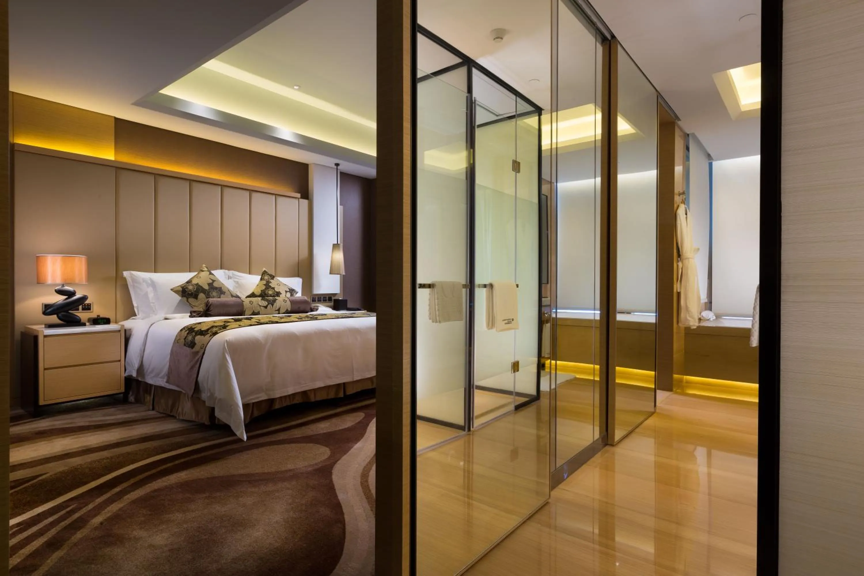 Executive Double Room with Club Benefit in Shenzhen Futian Wyndham Grand