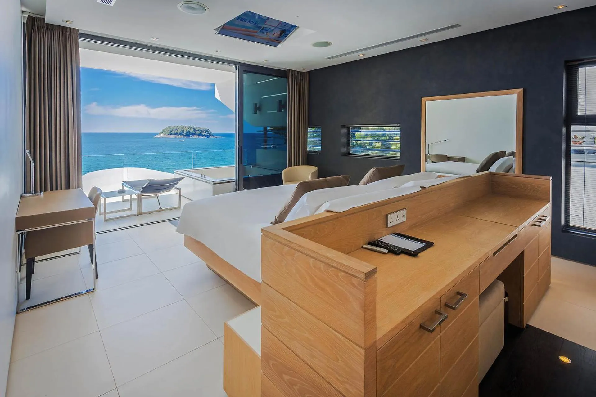 Four-Bedroom Sky Pool Villa in Kata Rocks