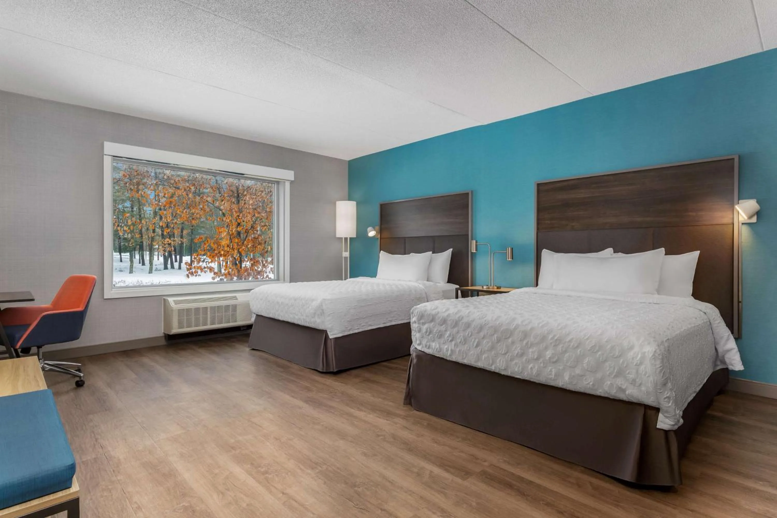Queen Room with Two Queen Beds and Walk-In Shower in Tru By Hilton Bracebridge, On
