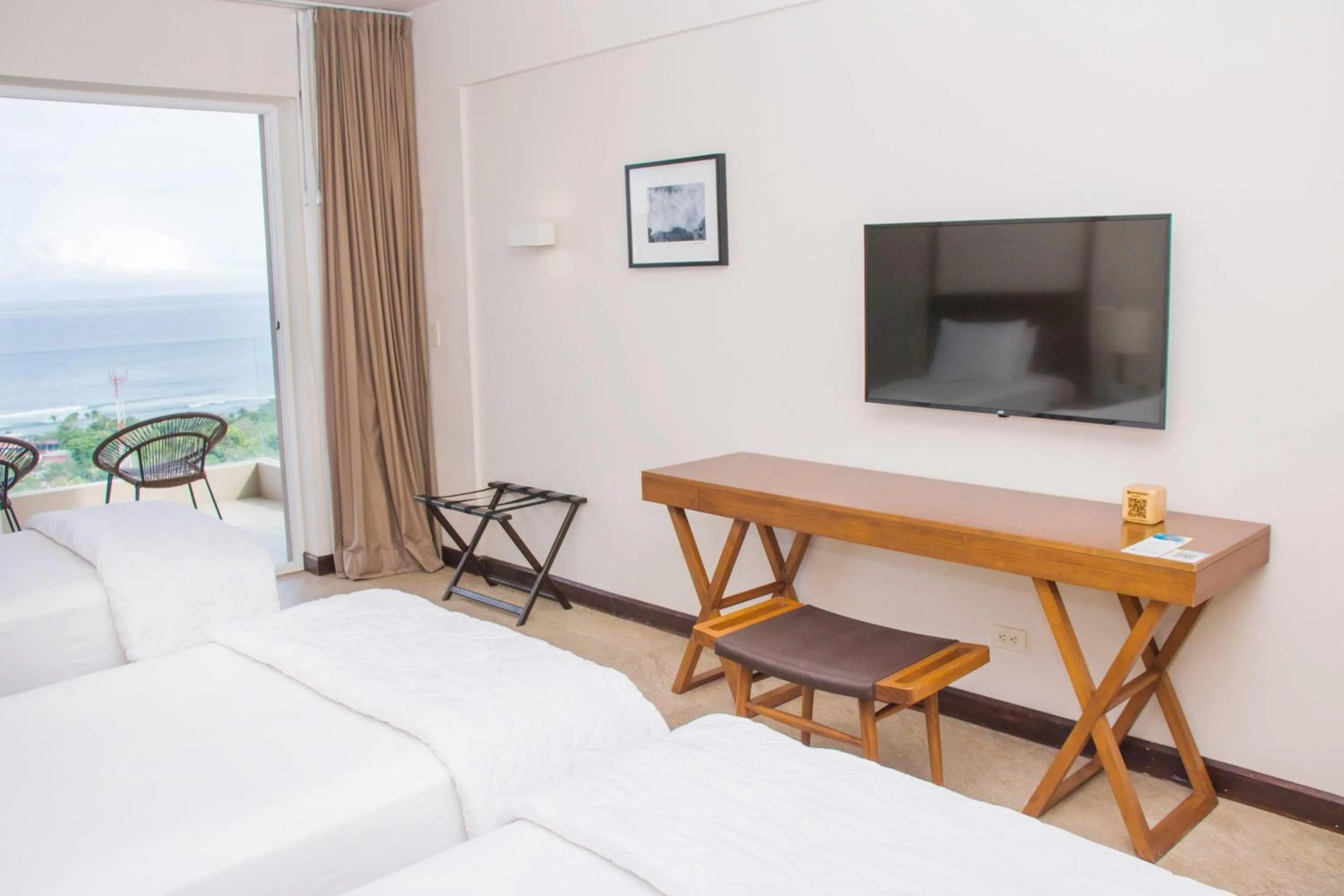 Concept Twin Room with Three Twin Beds and Ocean View - Non-Smoking in Wyndham Tamarindo