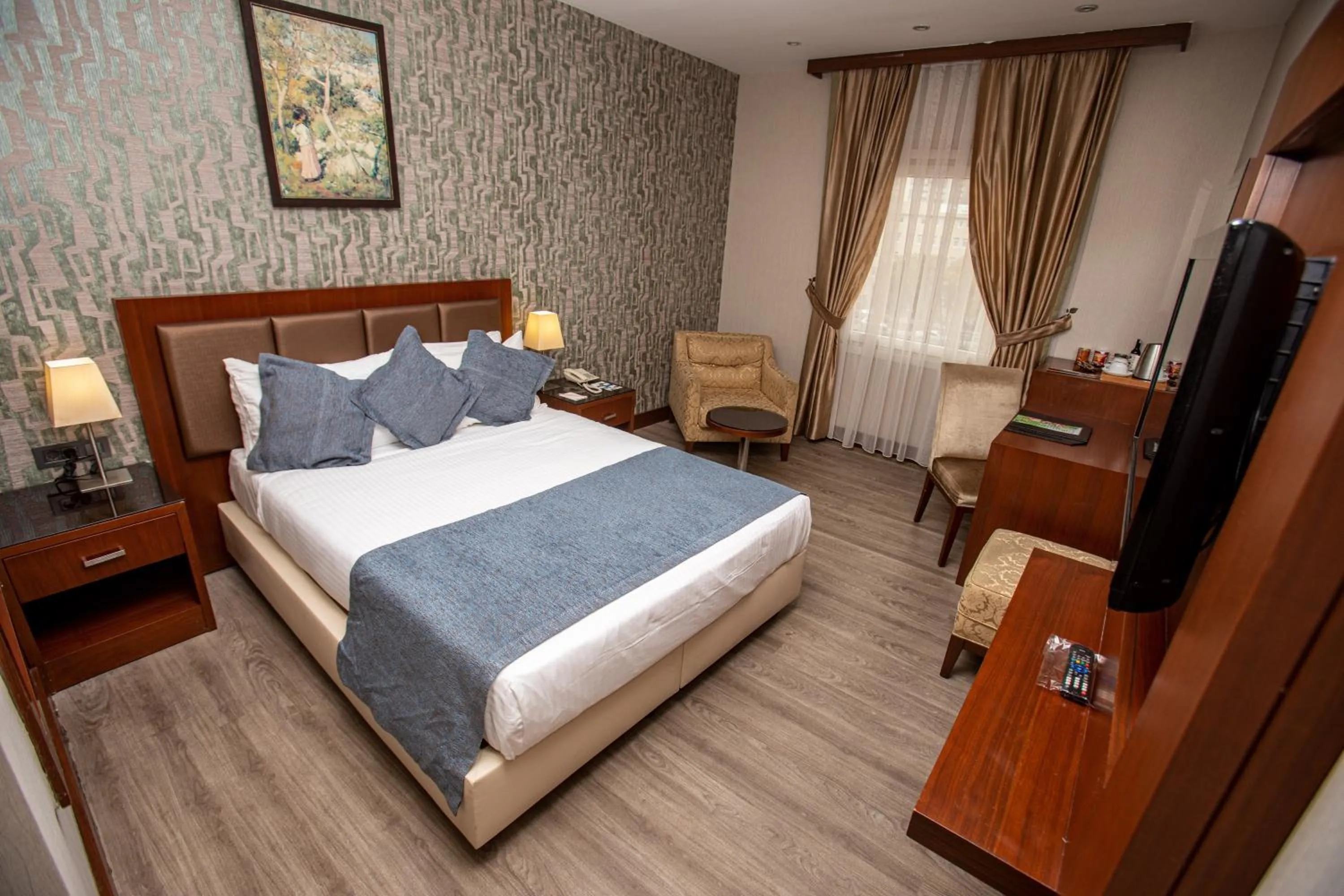 Deluxe Double Room in The Green Park Merter