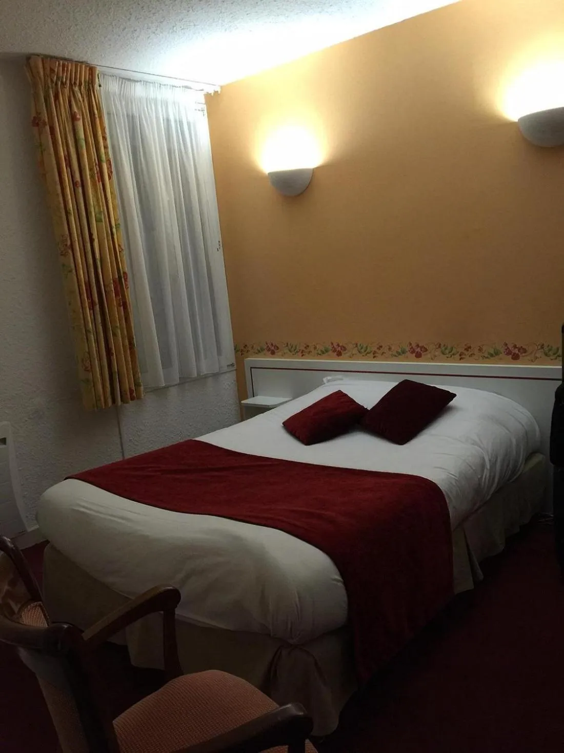 Comfort Double Room in Logis Le Cheval Rouge