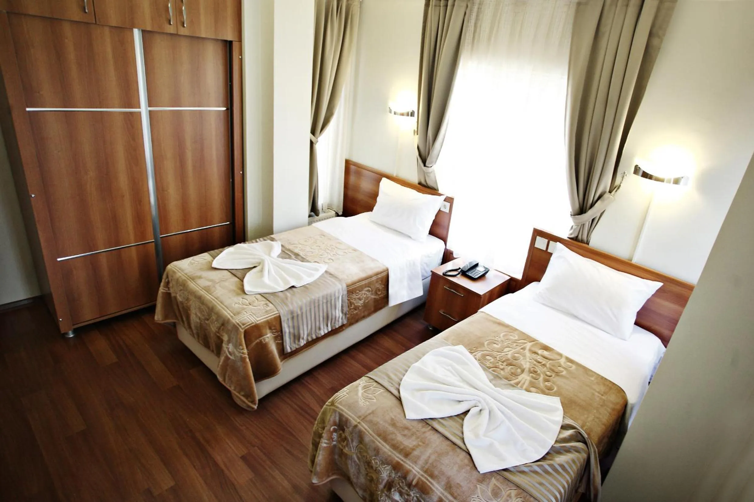 Standard Twin Room in Taksim Palace Hotel