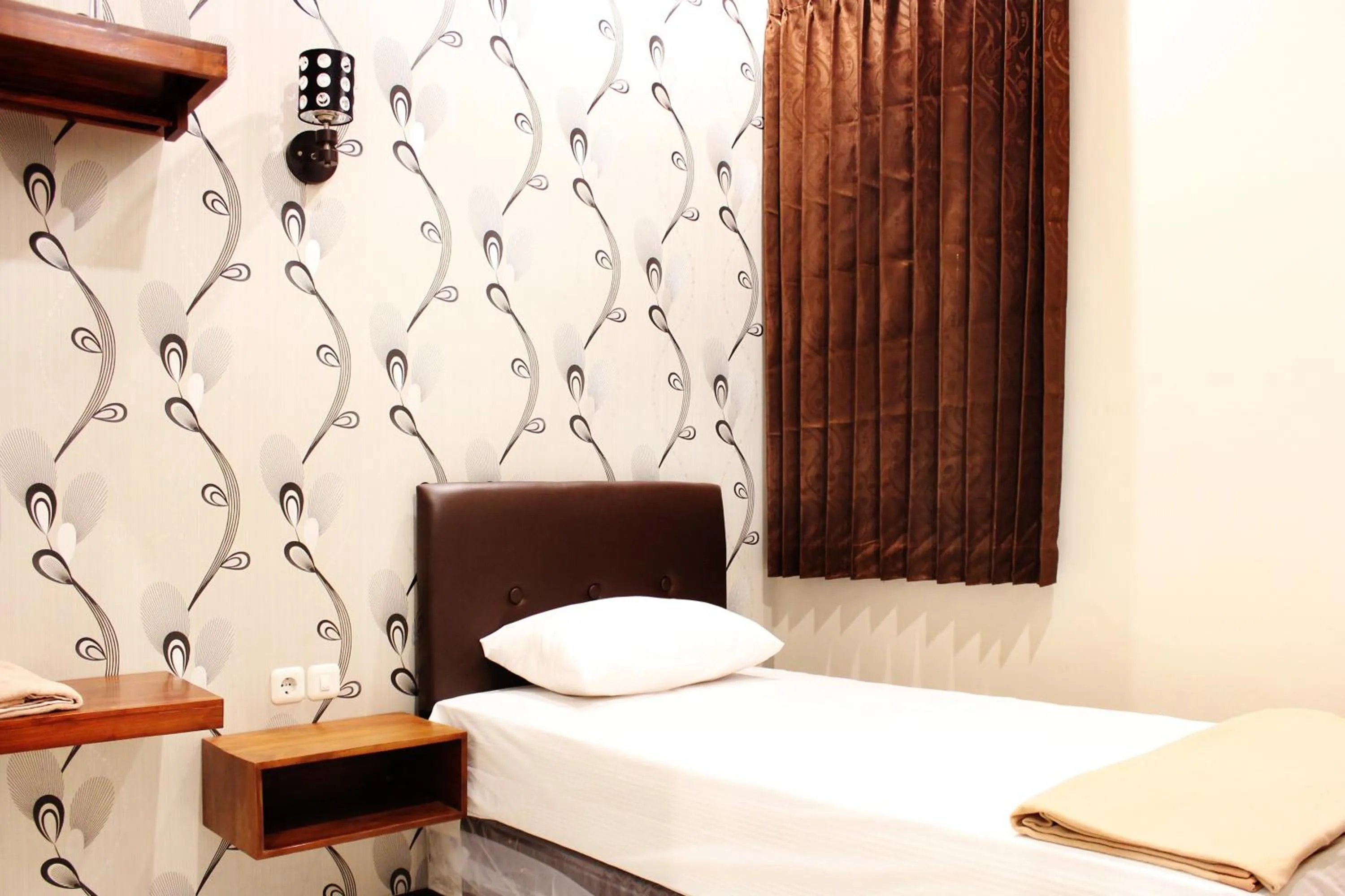 Single Room with Shared Bathroom in House of Dharmawan