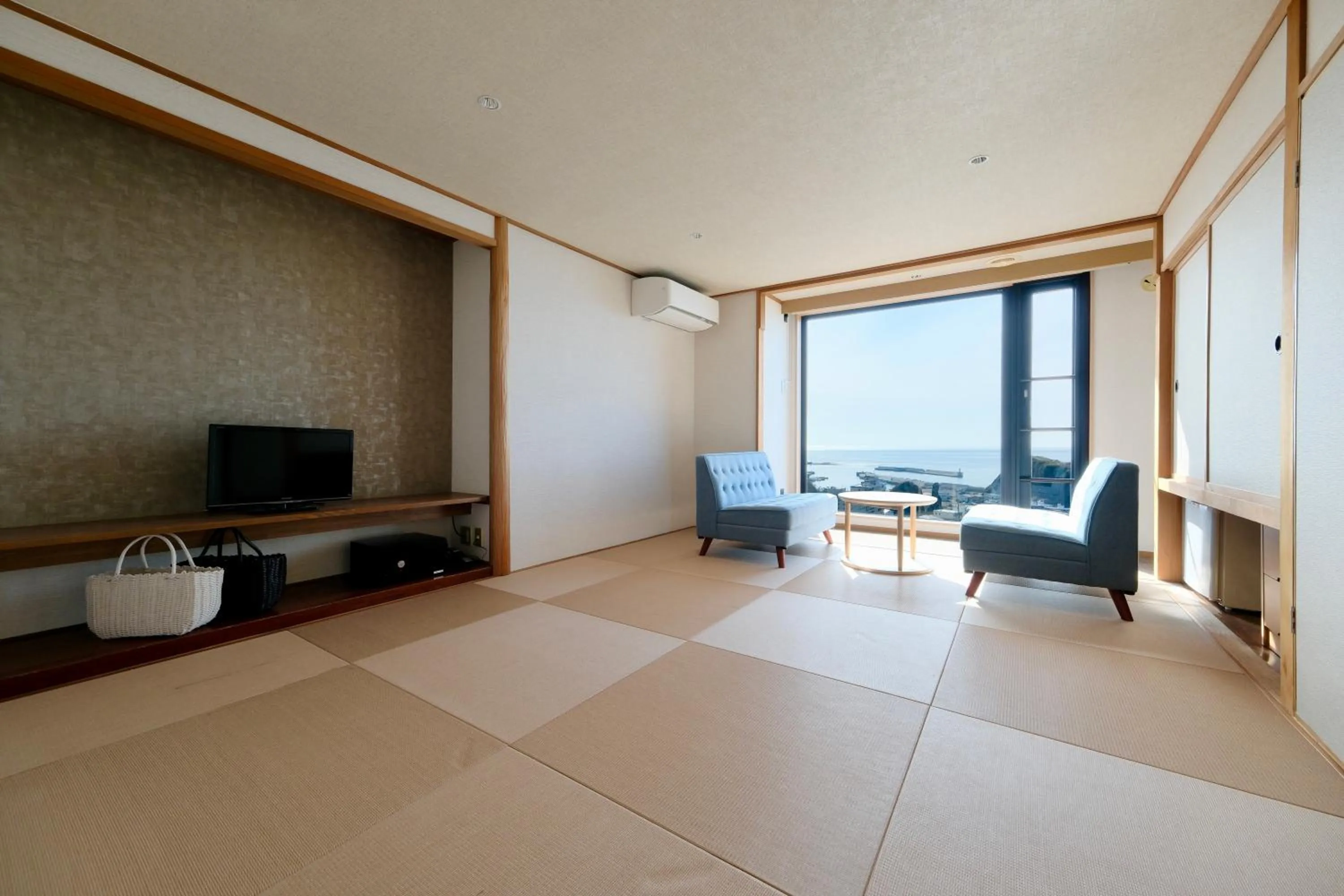 Japanese-Style Room and Shared Bathroom - single occupancy - High Floor  in Shiretoko Yuhi No Ataruie Onsen Hostel