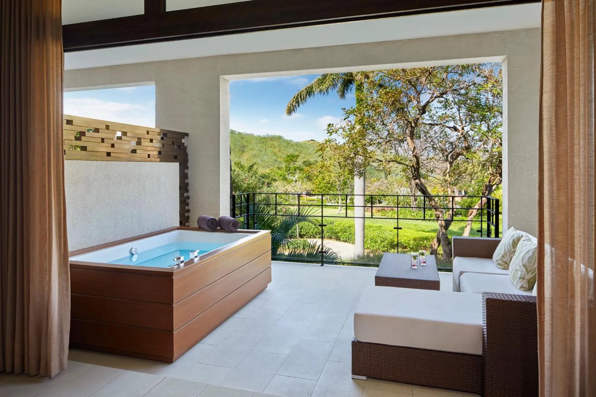 Preferred Club Junior Suite Double Tropical View - single occupancy in Dreams Las Mareas All Inclusive