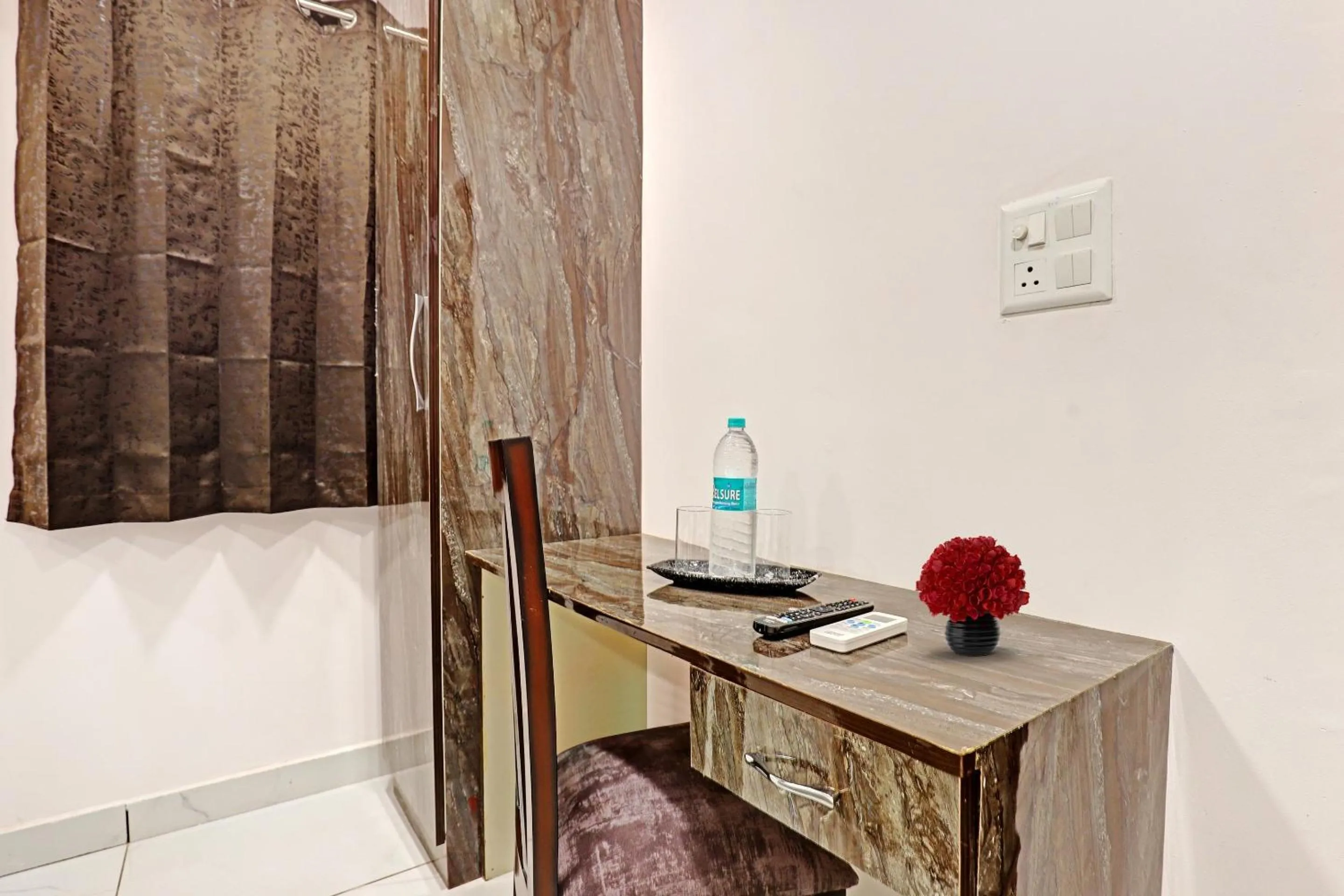 Super Townhouse Roadway Inn