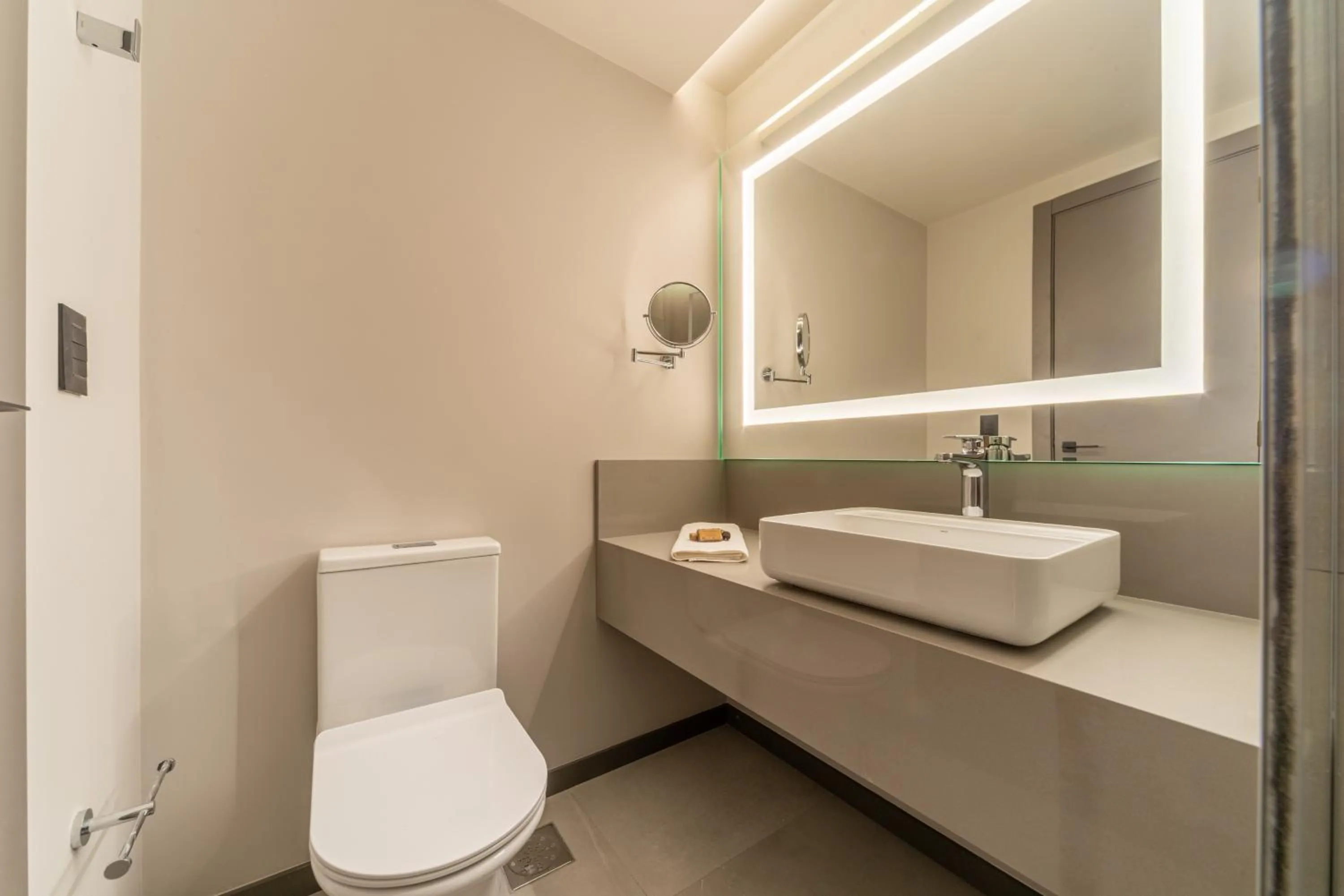 Deluxe Queen Room - single occupancy in Laghetto Stilo Garden