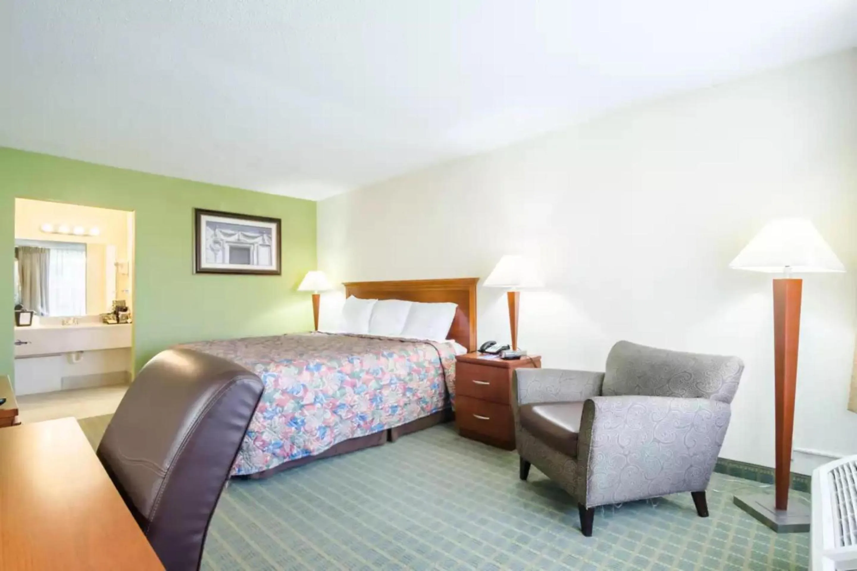 King Bed Accessible Non-Smoking in Rodeway Inn & Suites Greensboro Southeast