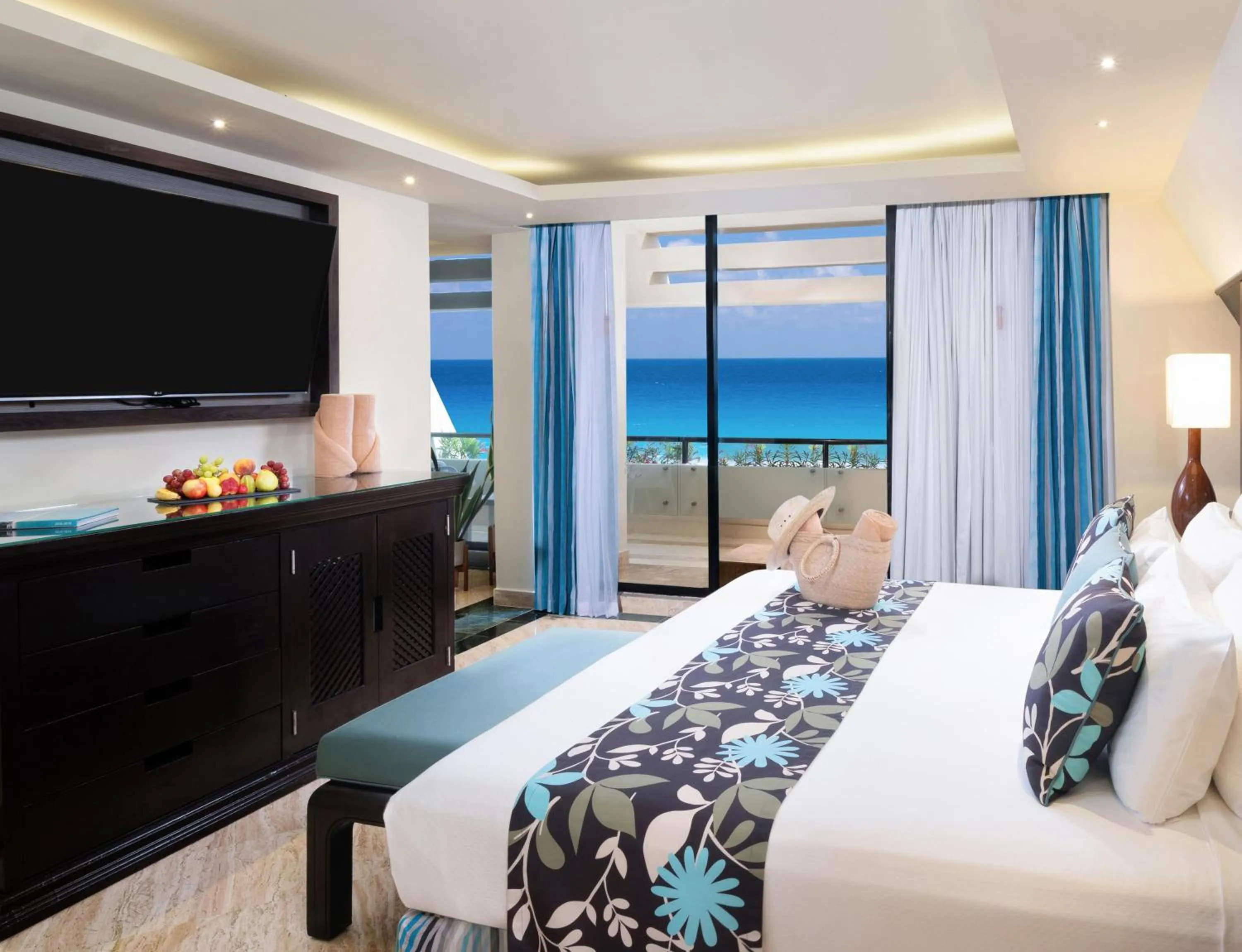 Pyramid Master Suite in The Pyramid Cancun by Oasis - All Inclusive