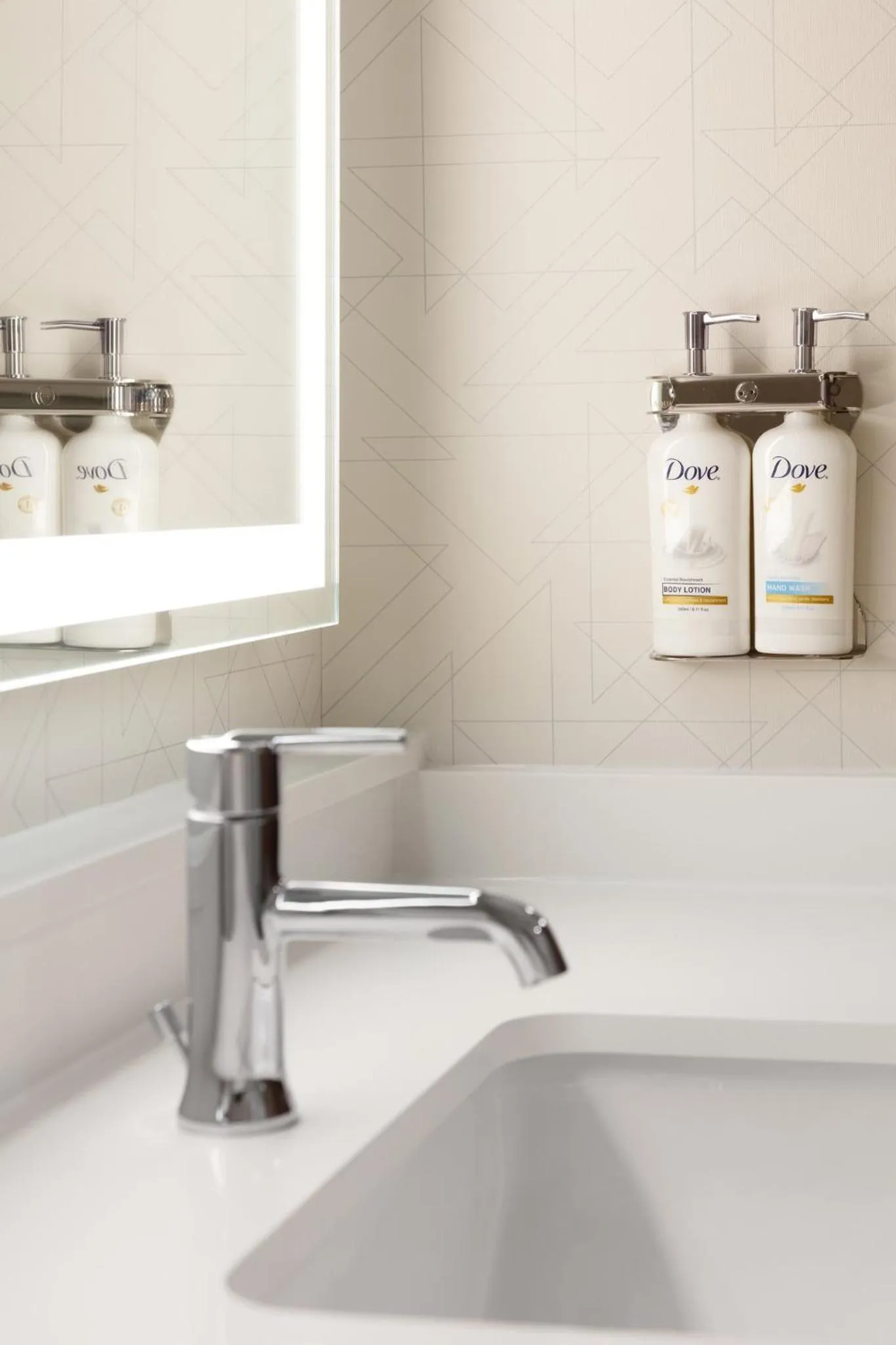 Standard King Room with Mobility Accessible Tub in Holiday Inn Express & Suites Clarksville North by IHG