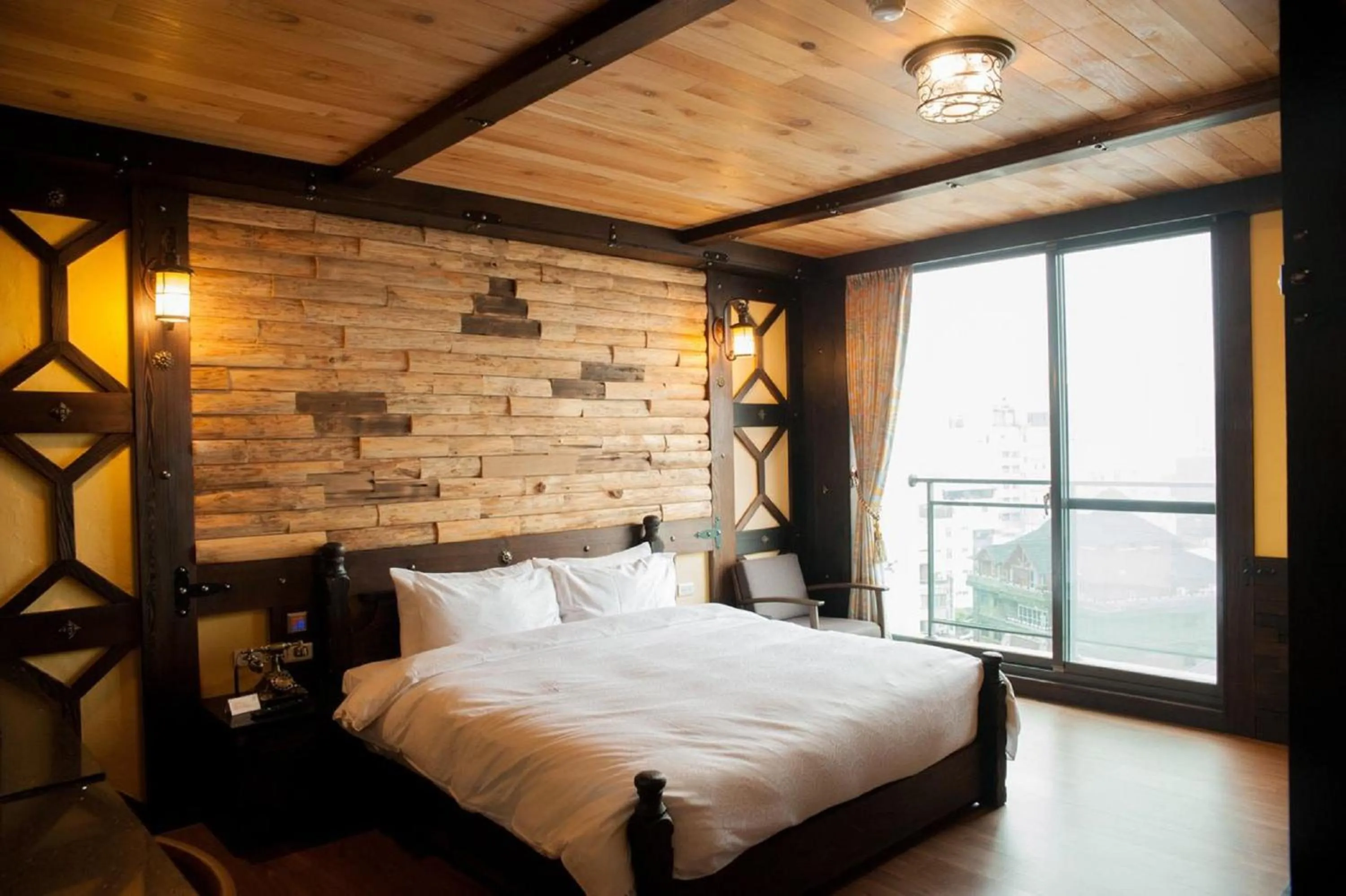 King Room with Lake View in Yong Guan