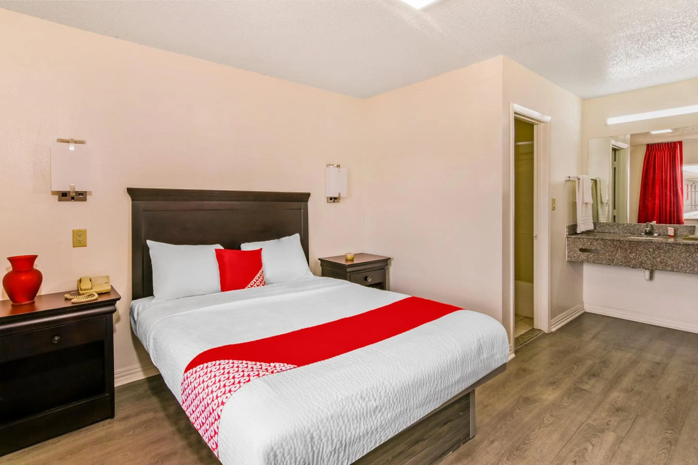 Queen Bed in OYO Hotel Killeen