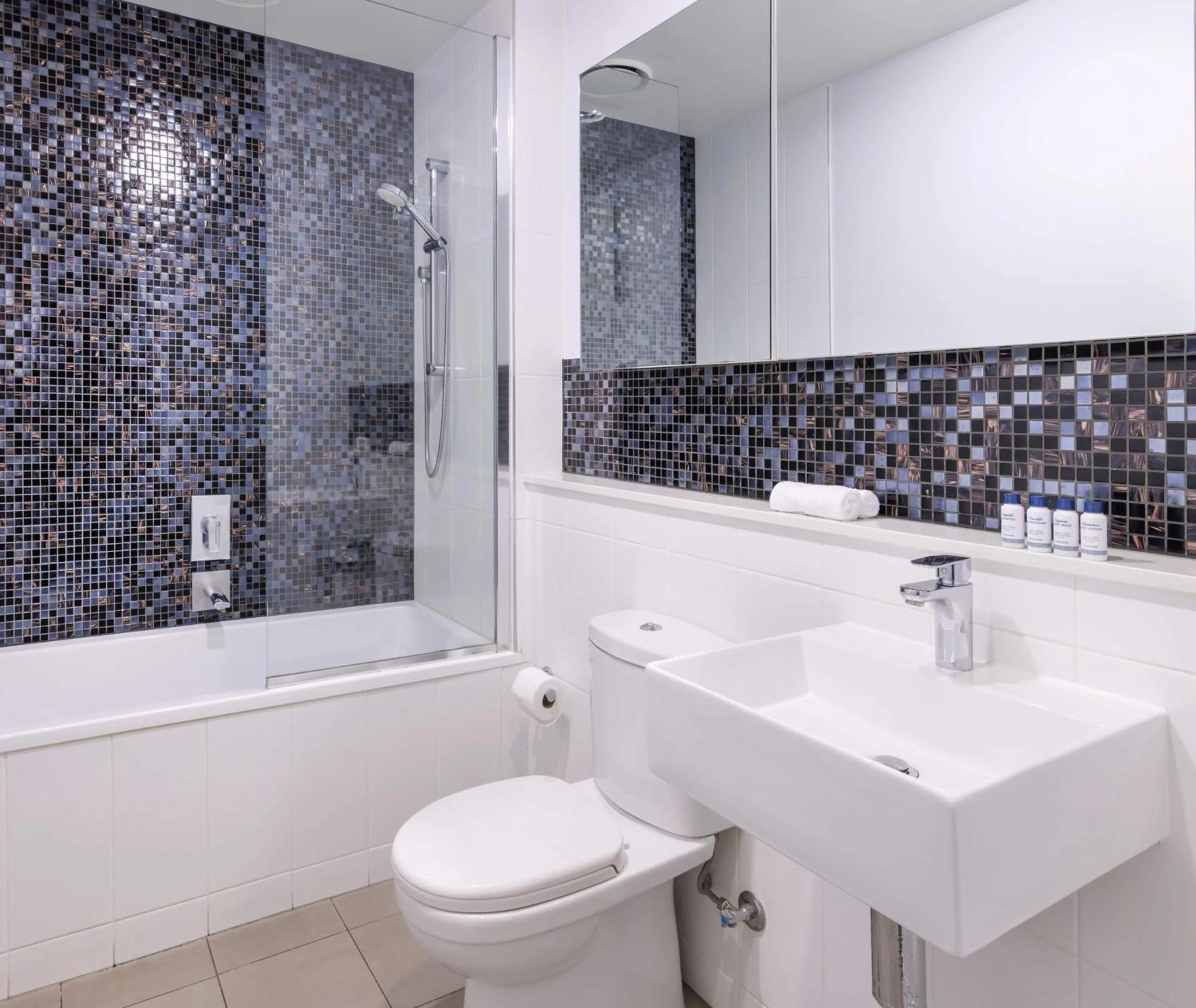 2 Bedroom City View Executive in Oaks Melbourne Flemington Suites