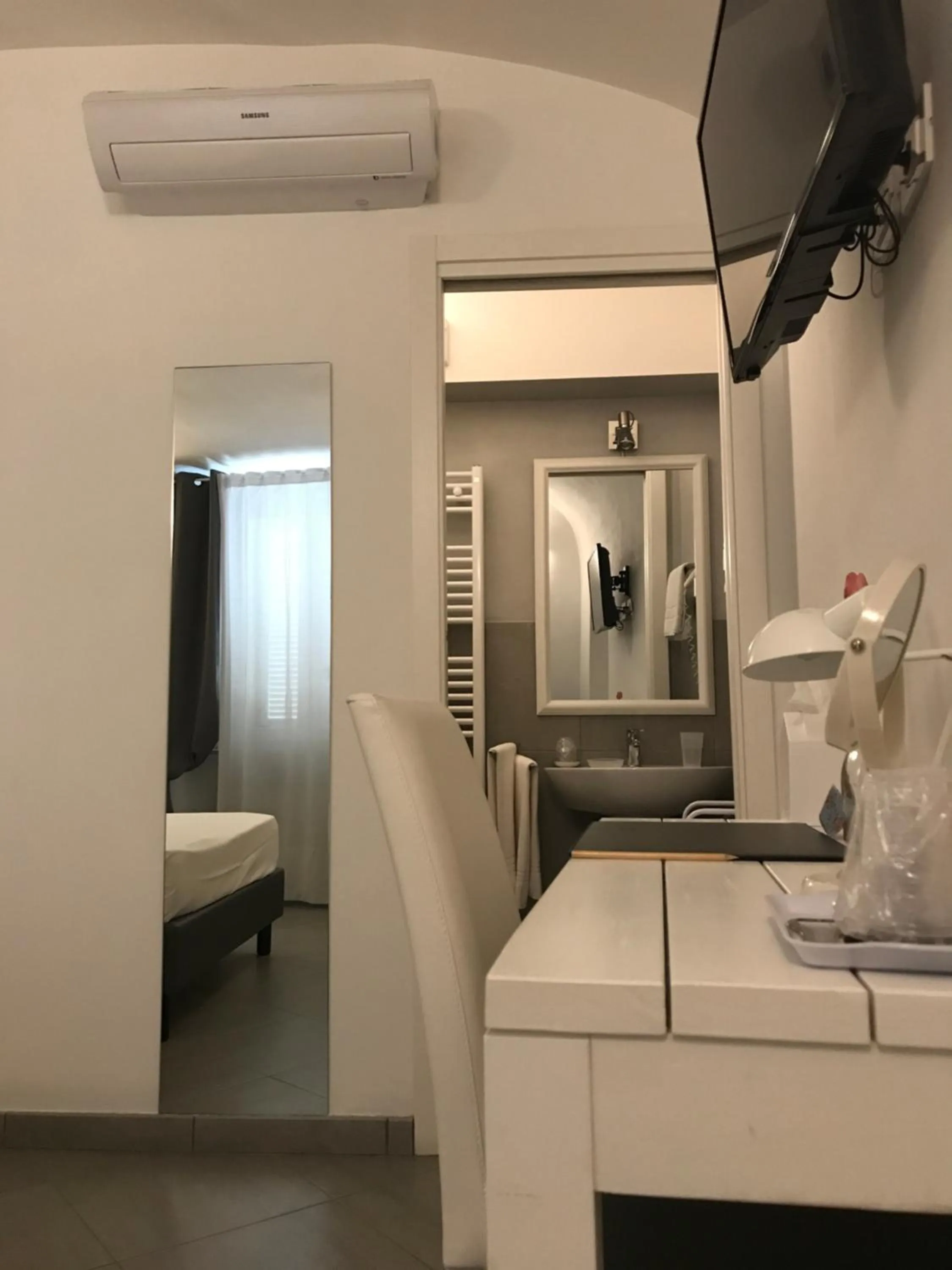 Double Room with French Bed in La Terrazza Vercelli Bed & Charme