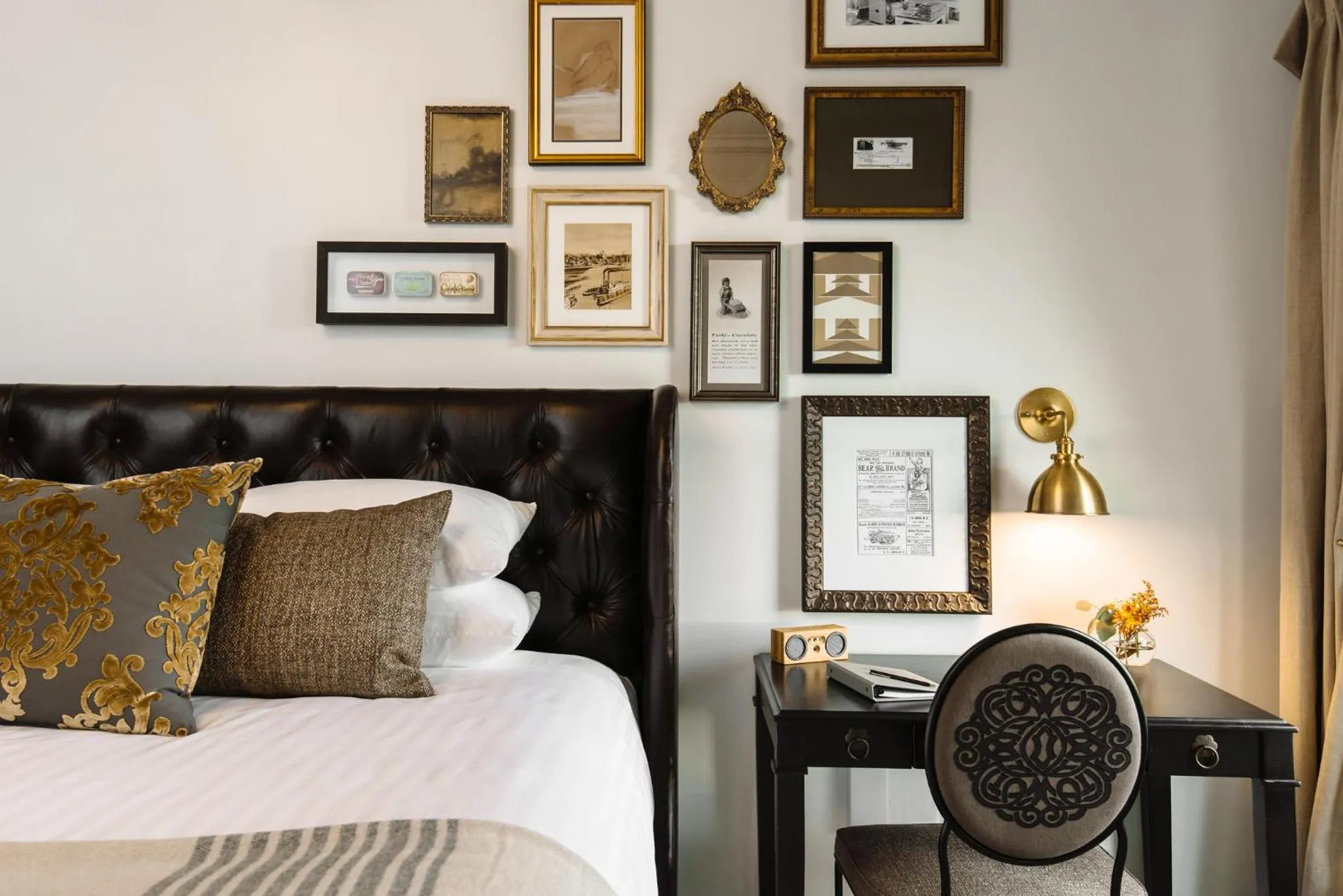 Classic Salle with Two Queen Beds in The Charmant Hotel