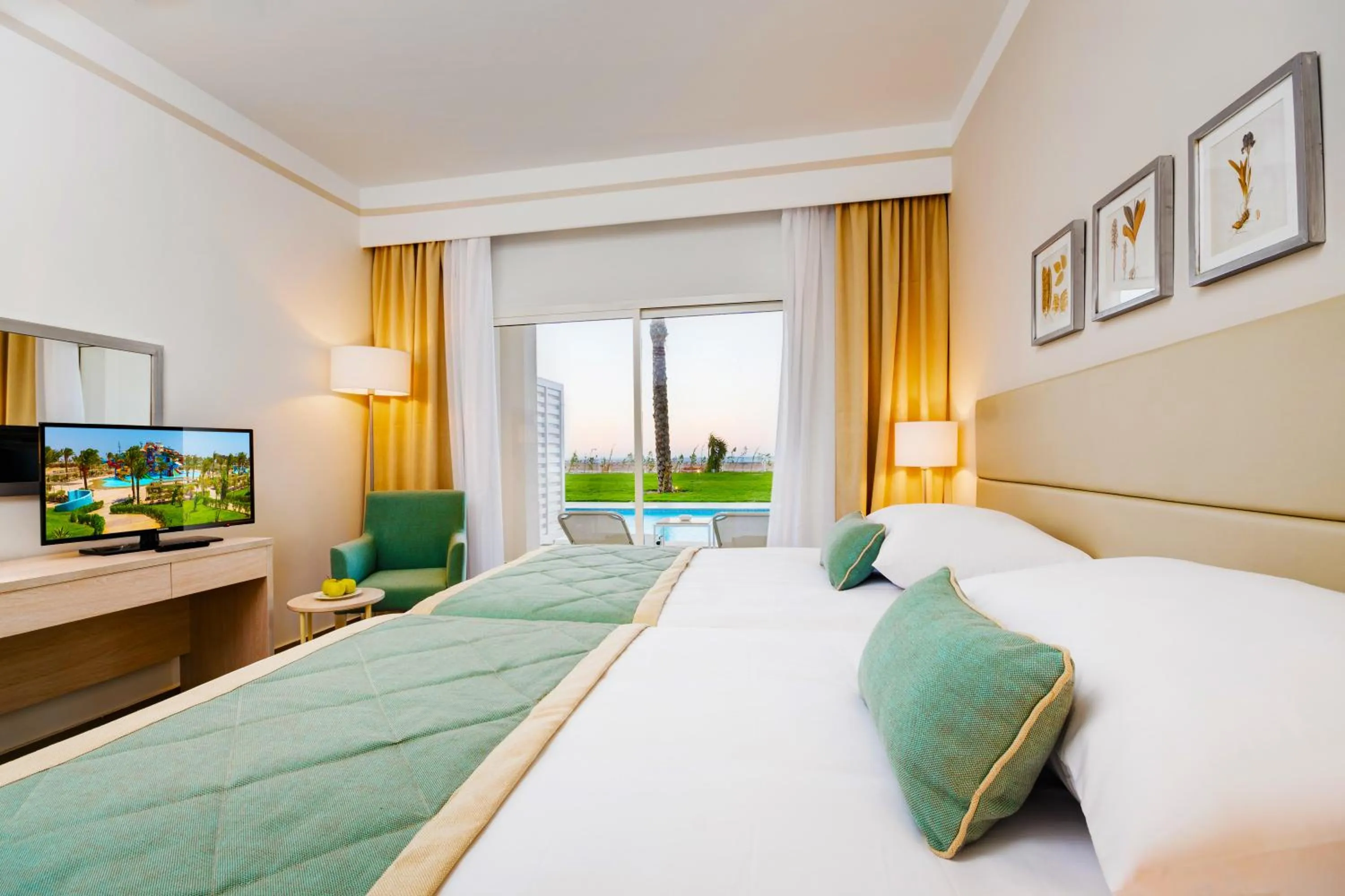 Family Queen or twin Room - Swim up in JAZ Aquaviva