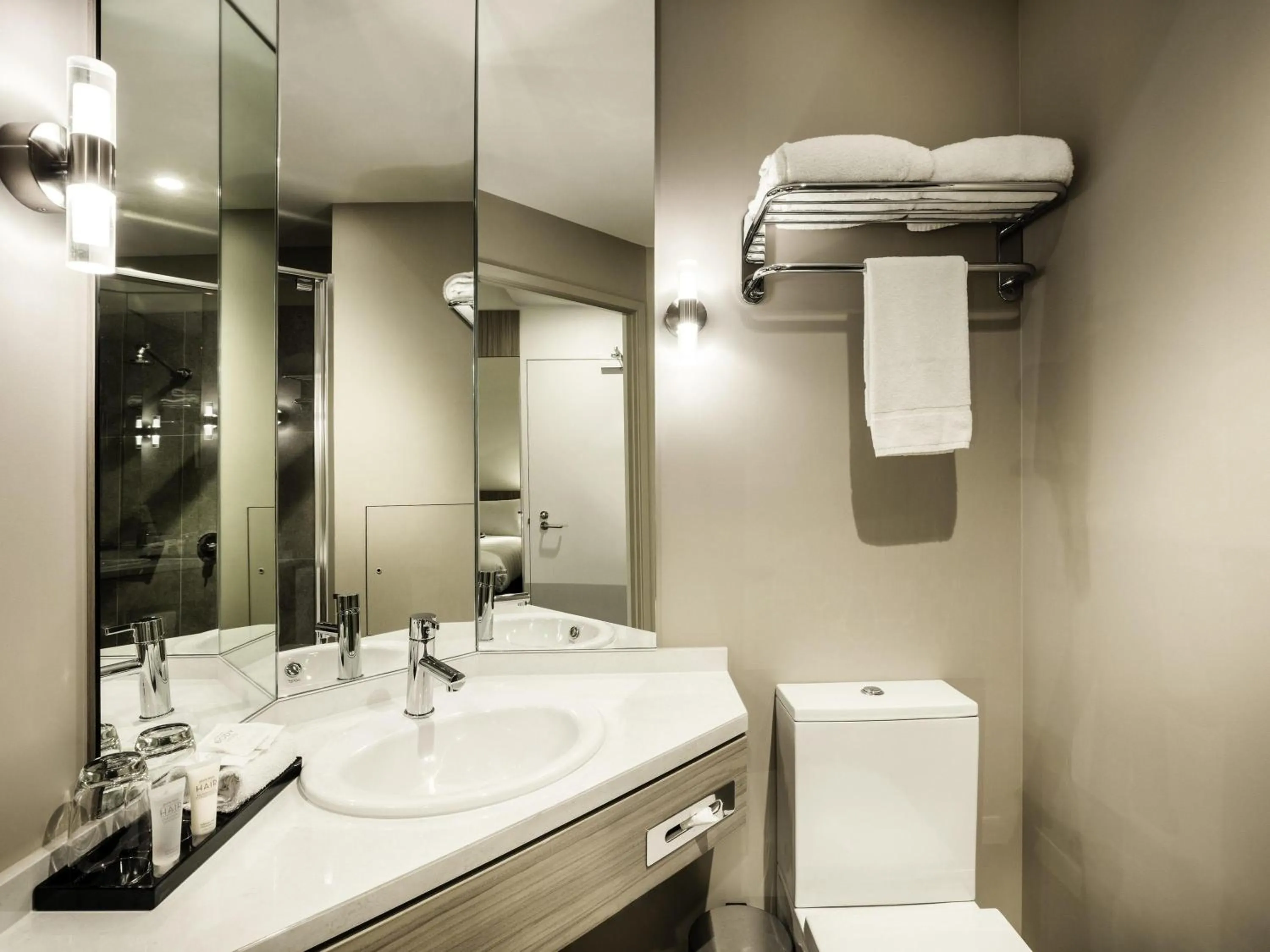 Standard Queen Room in Ibis Mackay